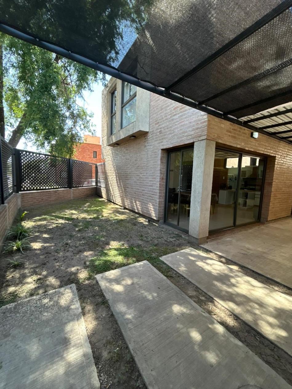 VENDO DUPLEX MIRADORES DE MANANTIALES I EXCELENTE UBICACIÓN