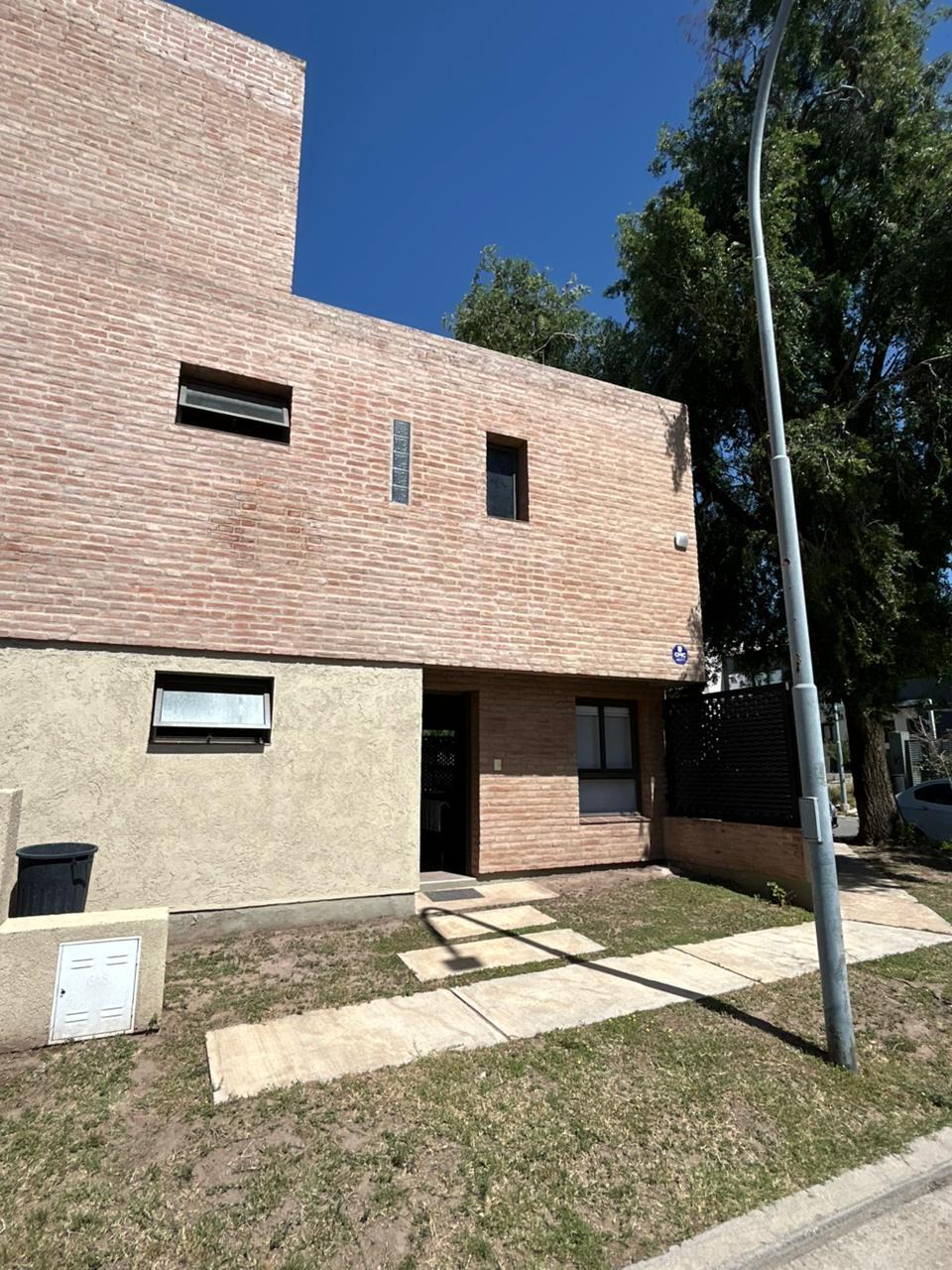 VENDO DUPLEX MIRADORES DE MANANTIALES I EXCELENTE UBICACIÓN