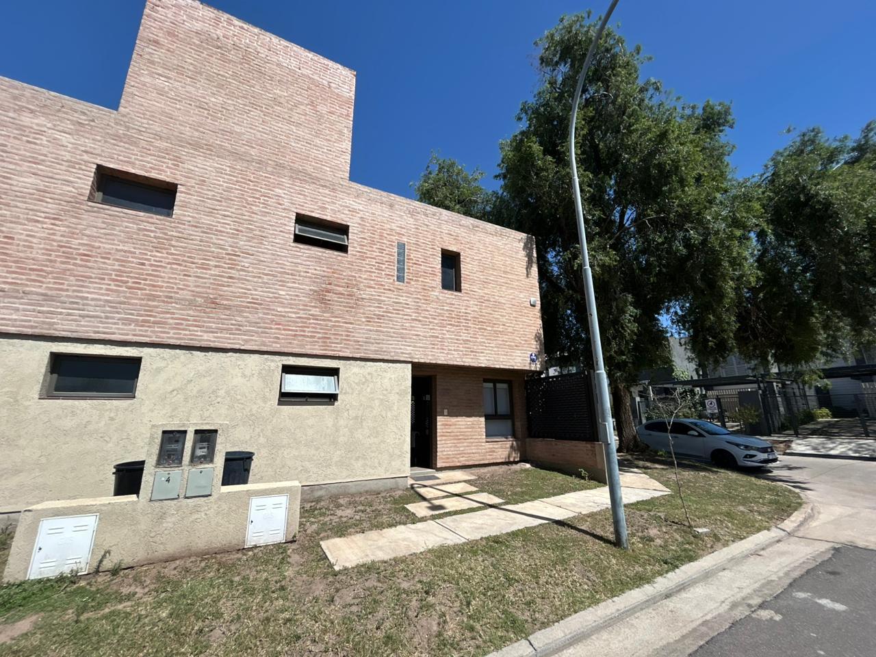 VENDO DUPLEX MIRADORES DE MANANTIALES I EXCELENTE UBICACIÓN