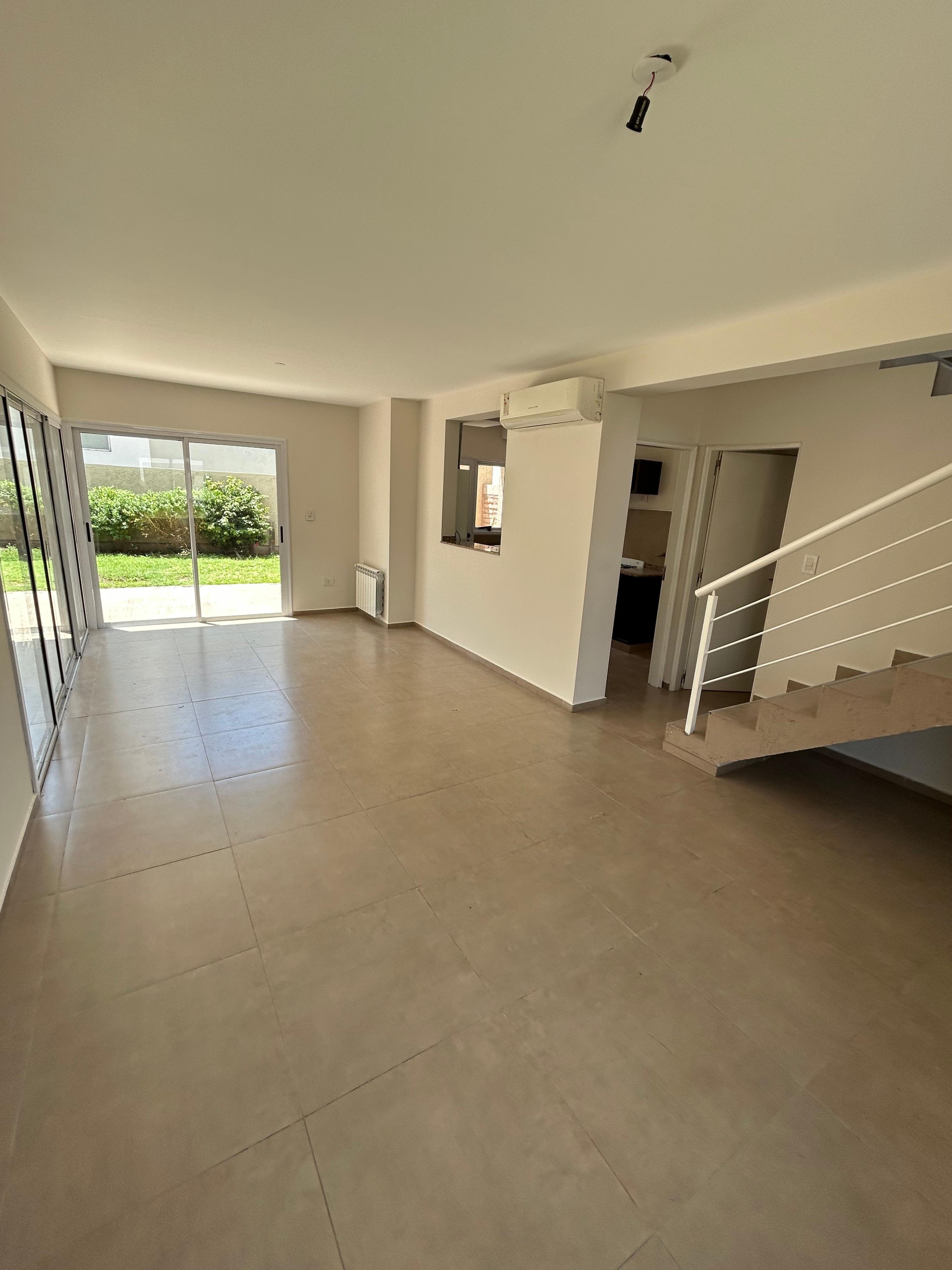 ALTOS DE MANANTIALES BARRIO CERRADO SUM PILETA SEGURIDAD 24 HS DUPLEX 3 DORM EN ALQUILER