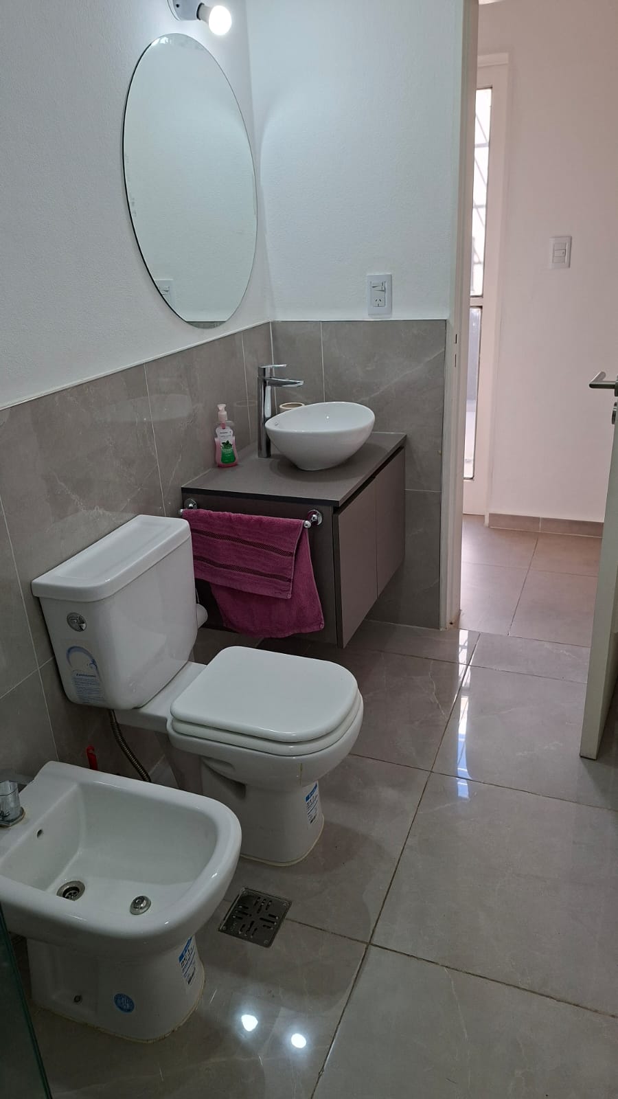 CASA EN VENTA BARRIO ALTO ALBERDI -  MODERNA CON PATIO Y PILETA DE NATACION.