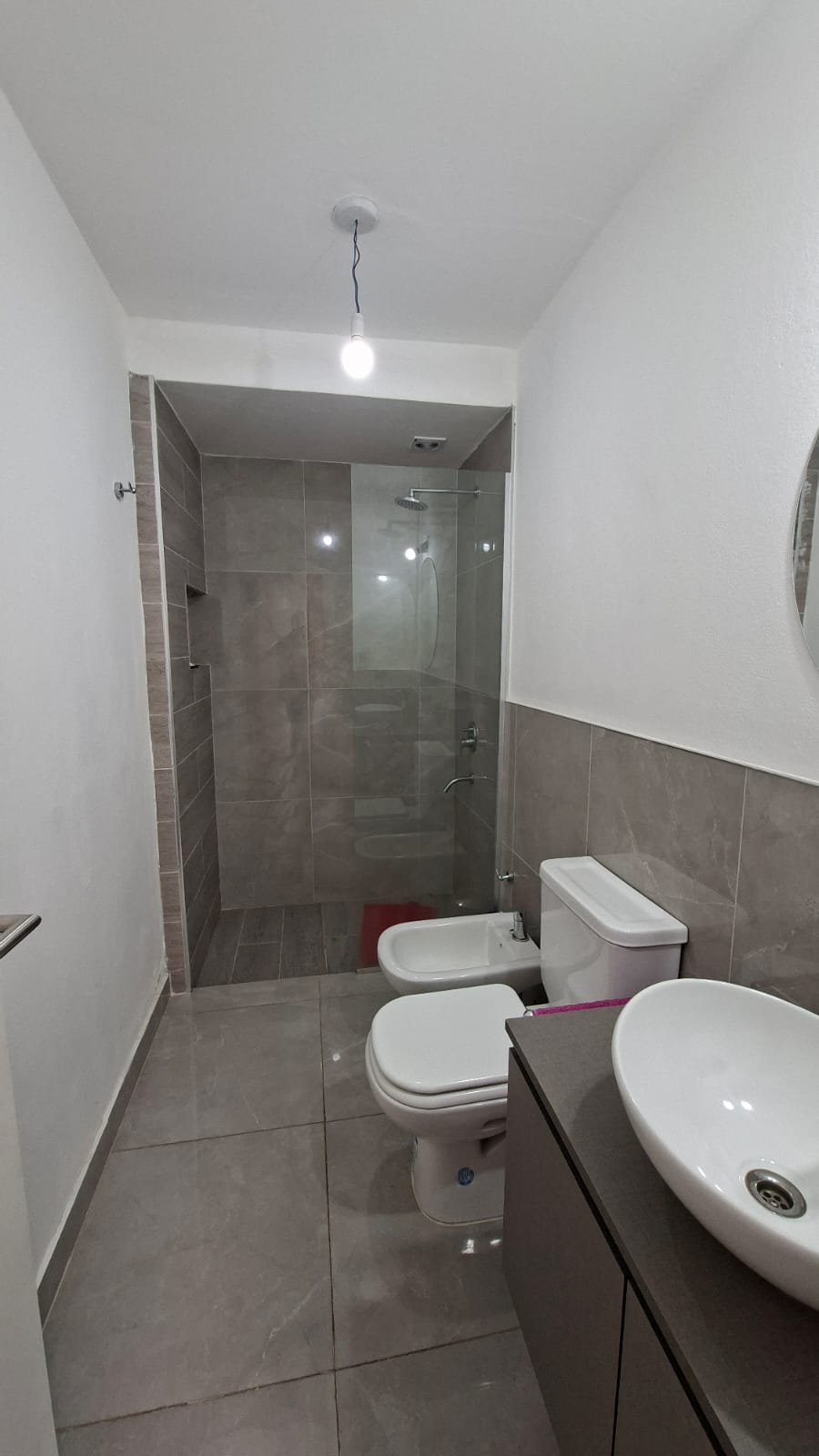 CASA EN VENTA BARRIO ALTO ALBERDI -  MODERNA CON PATIO Y PILETA DE NATACION.