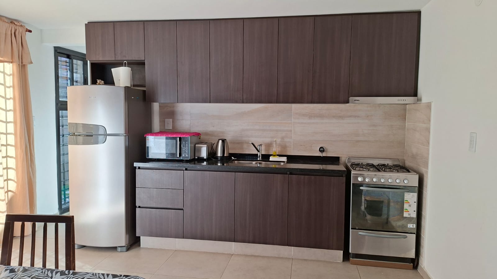 CASA EN VENTA BARRIO ALTO ALBERDI -  MODERNA CON PATIO Y PILETA DE NATACION.