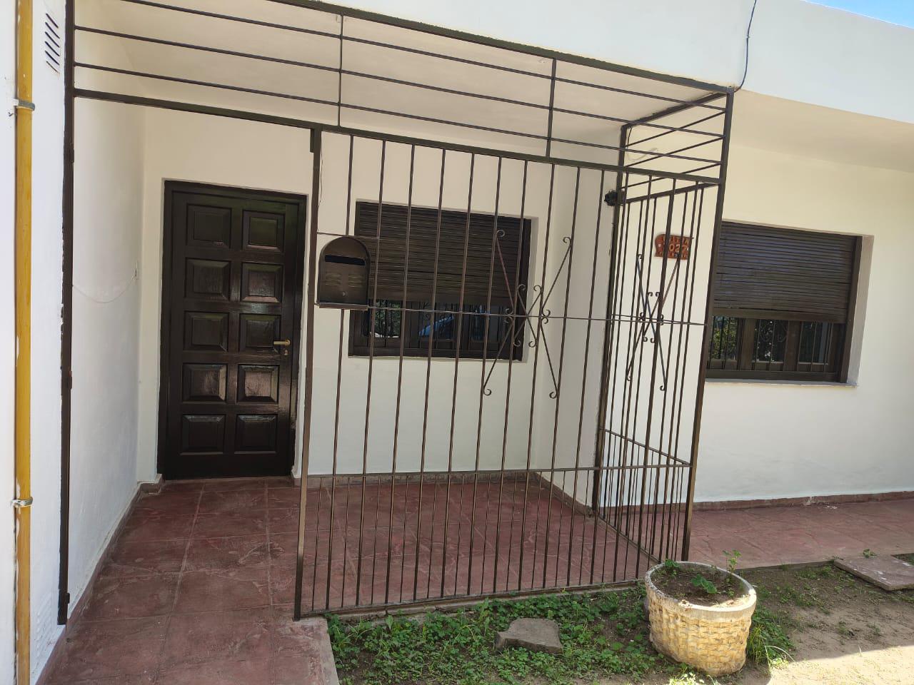 GMLPROPIEDADES VENDE HERMOSA PROPIEDAD EN B ITUZAINGO CALLE FULTON 7027.