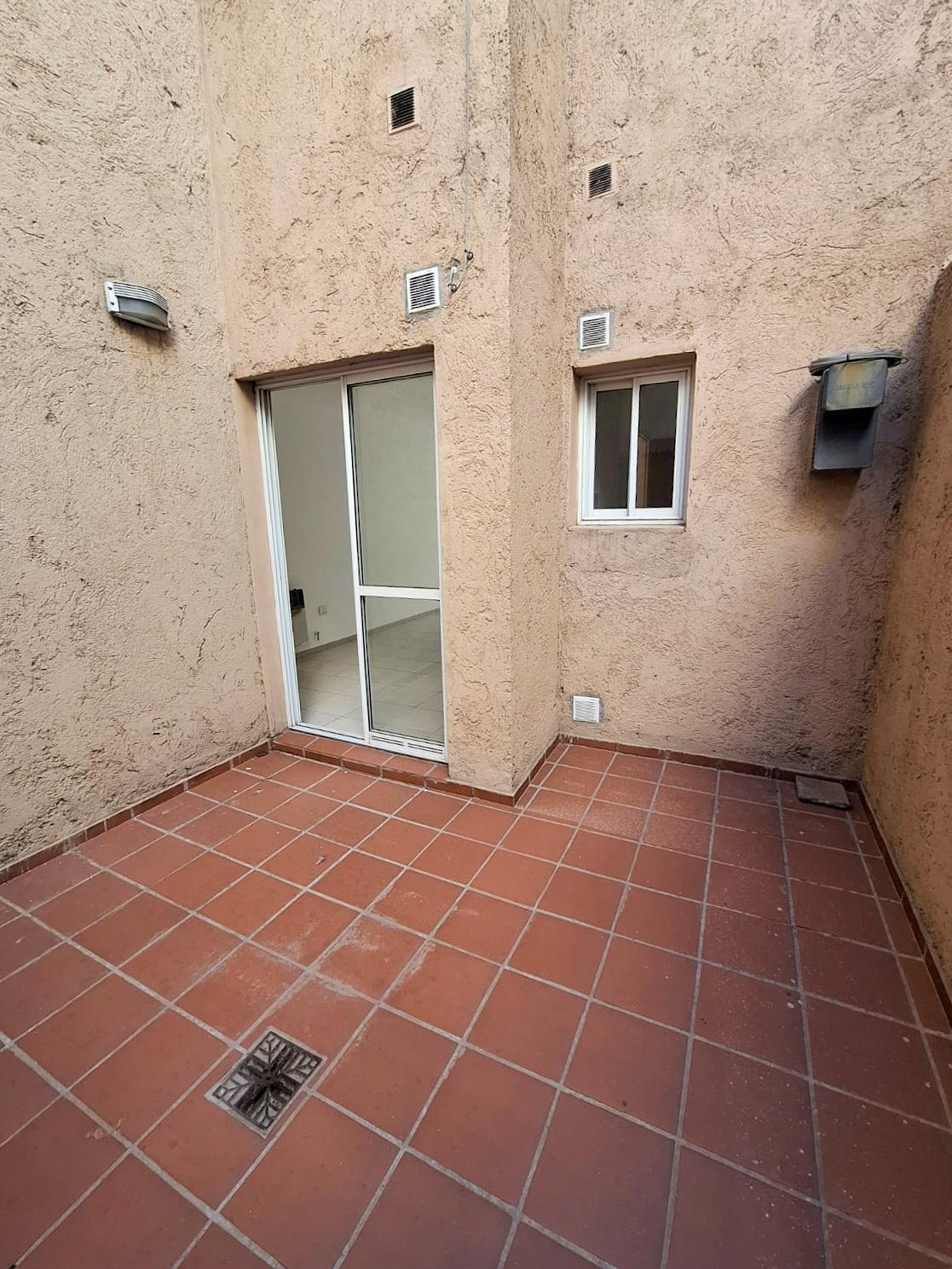 VTA DEPTO 1 DORM C PATIO - ALTO ALBERDI - MTS AV COLON