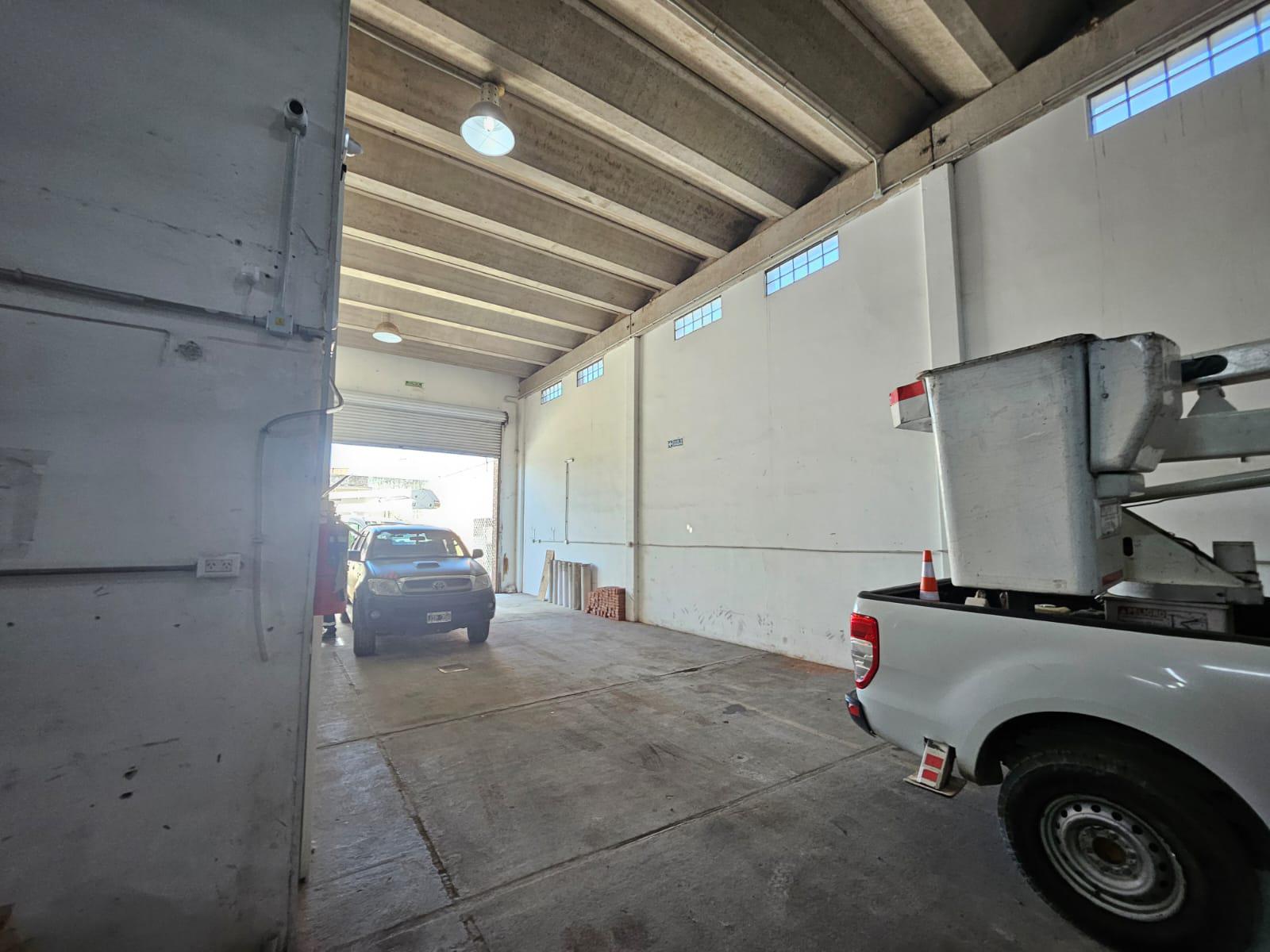 Alquiler Galpón B Crisol- a 200 mts de Av. Revolución de Mayo.