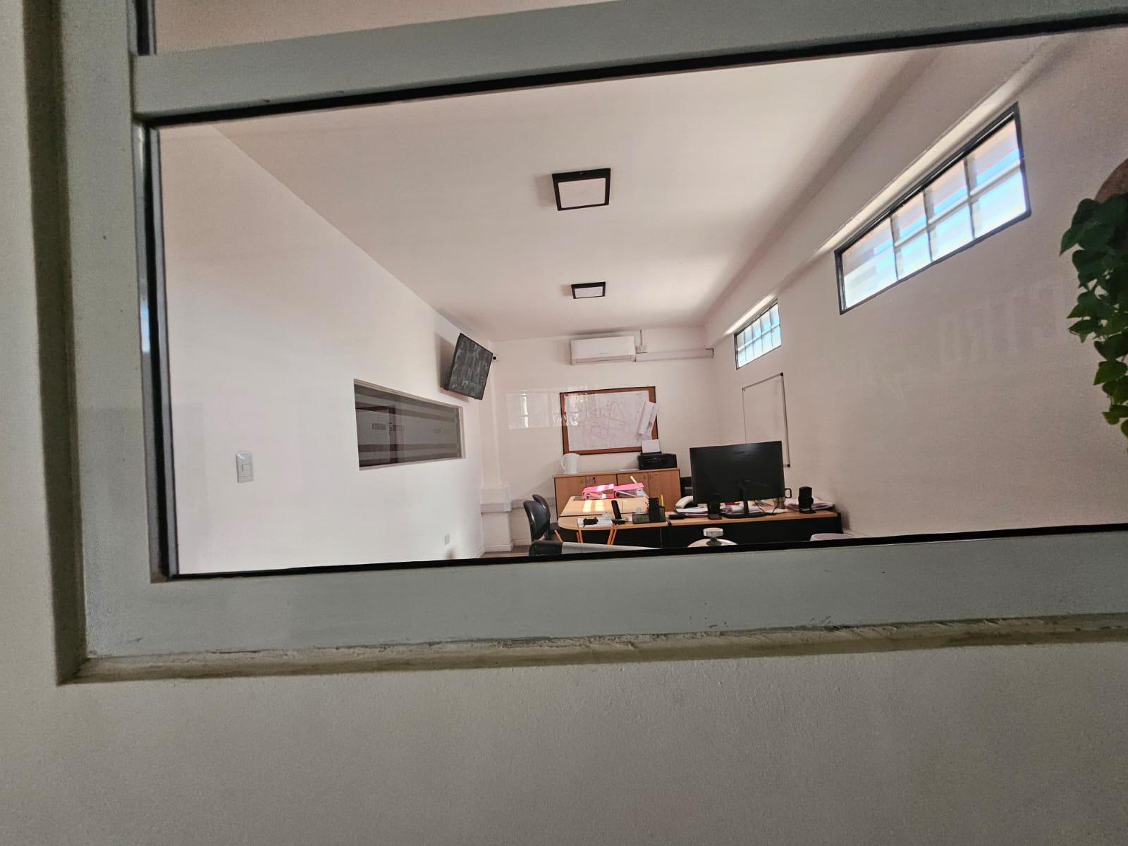 Alquiler Galpón B Crisol- a 200 mts de Av. Revolución de Mayo.