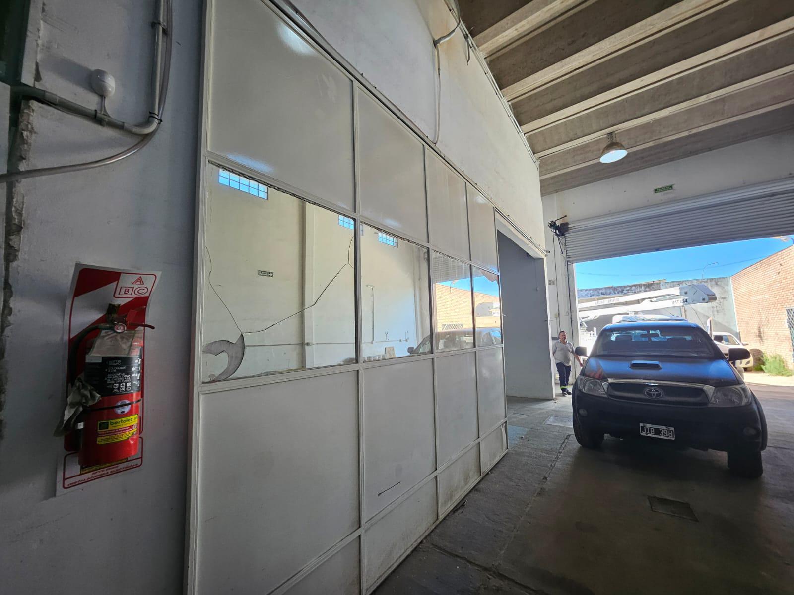 Alquiler Galpón B Crisol- a 200 mts de Av. Revolución de Mayo.