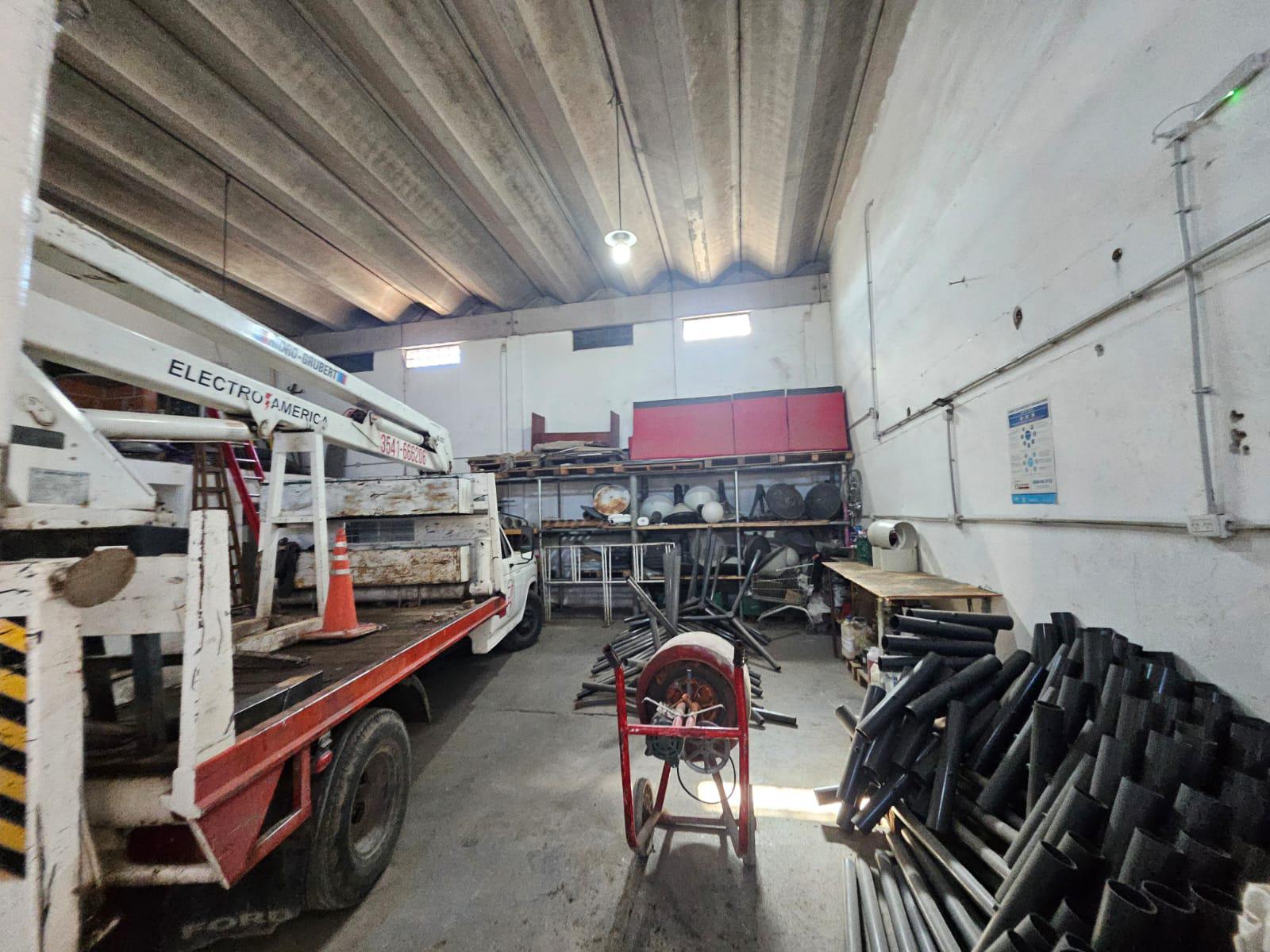 Alquiler Galpón B Crisol- a 200 mts de Av. Revolución de Mayo.