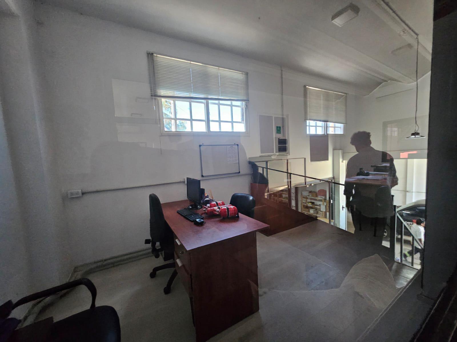 Alquiler Galpón B Crisol- a 200 mts de Av. Revolución de Mayo.