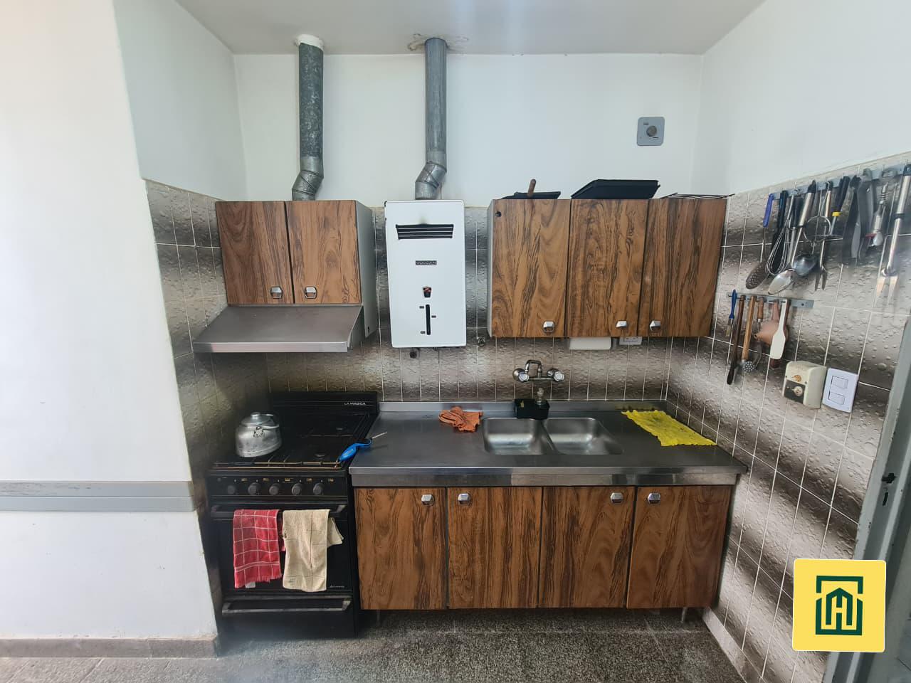 CASA 3 DORMITORIOS BARRIO LOS GIGANTES