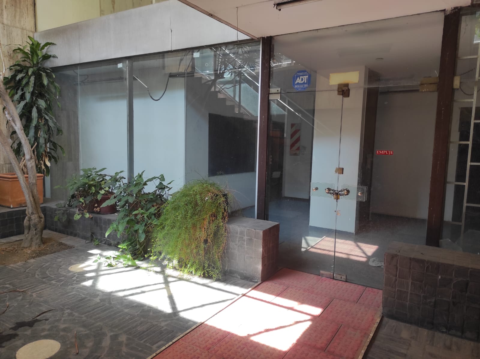 VENTA LOCAL COMERCIAL CÉNTRICO