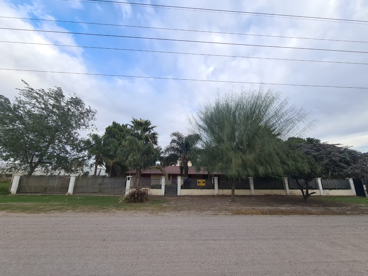 VENTA GRAN TERRENO  CASA