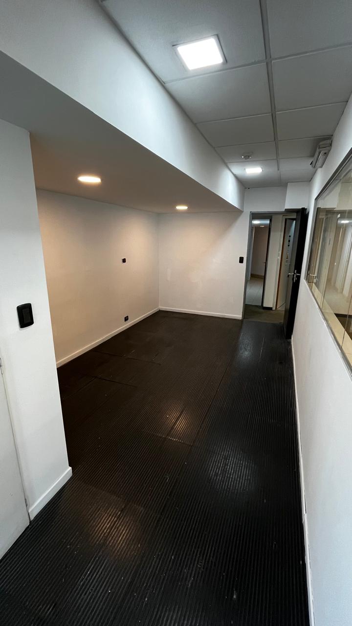 Alquiler OFICINA Categoría  250 m2 Ecipsa Tower Vistas a Yrigoyen