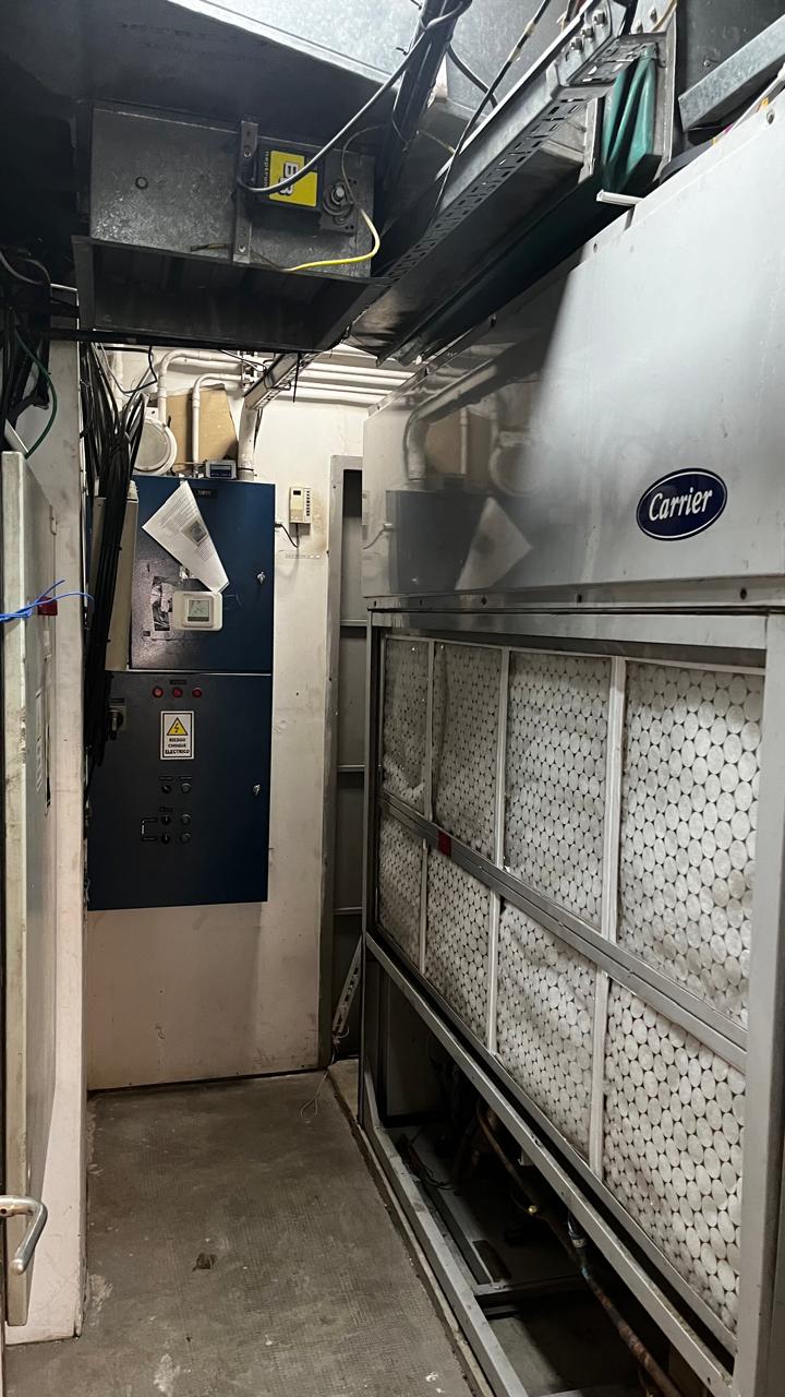 Alquiler OFICINA Categoría  250 m2 Ecipsa Tower Vistas a Yrigoyen