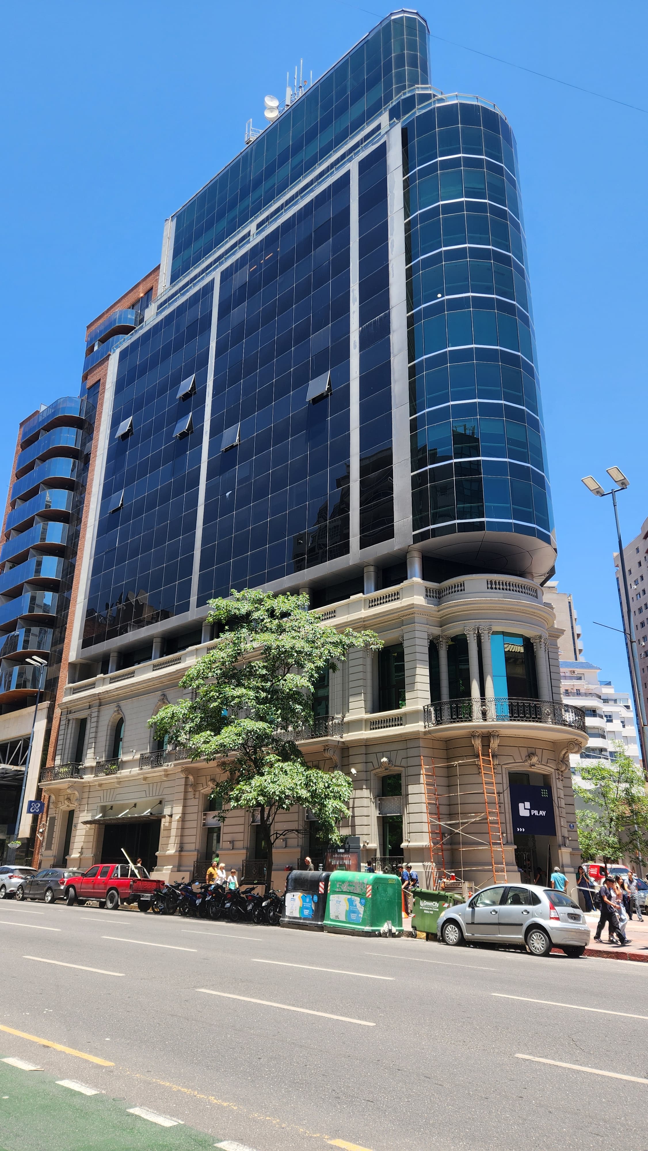 Alquiler OFICINA Categoría  250 m2 Ecipsa Tower Vistas a Yrigoyen