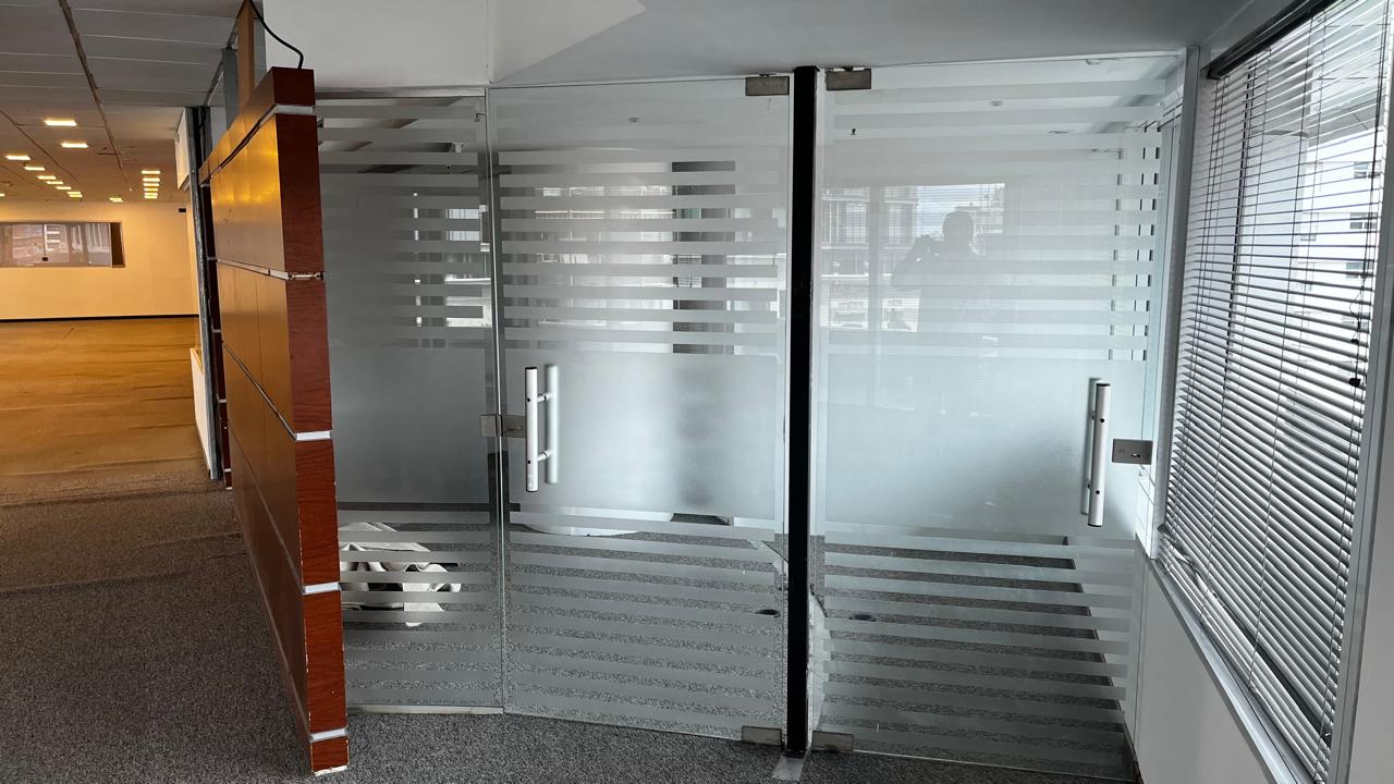 Alquiler OFICINA Categoría  250 m2 Ecipsa Tower Vistas a Yrigoyen