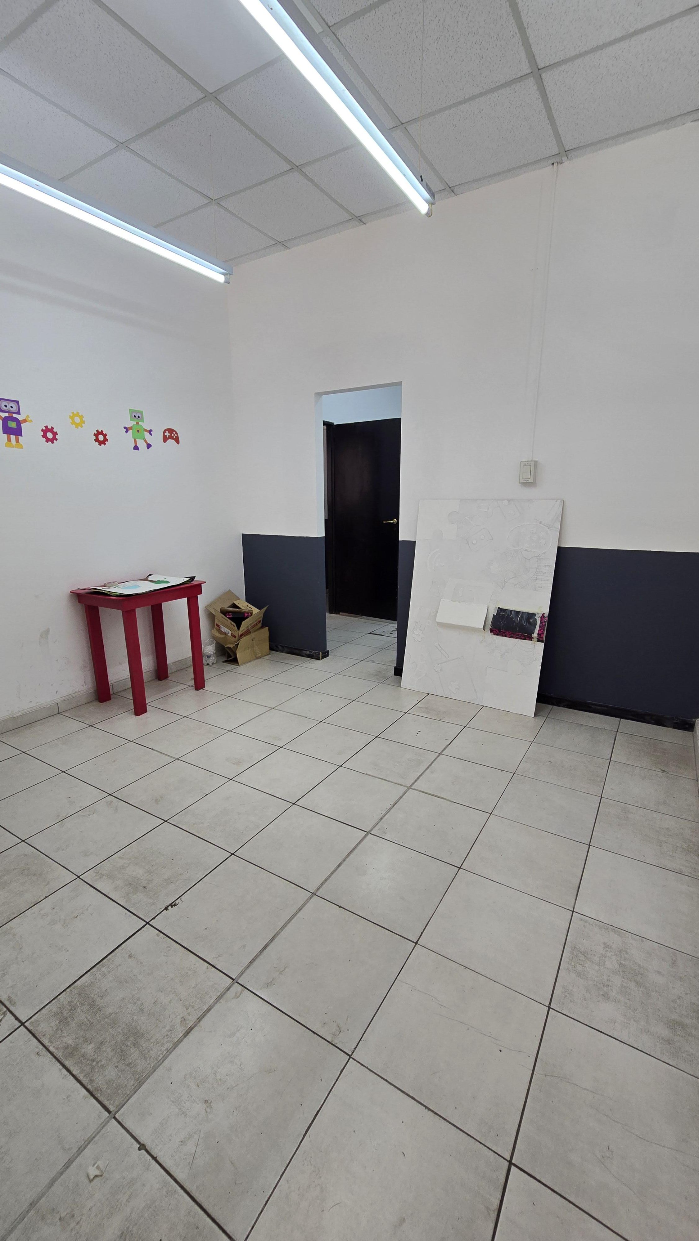 Oficina Amplia con Recepción  Ideal Uso Educativo o Profesional