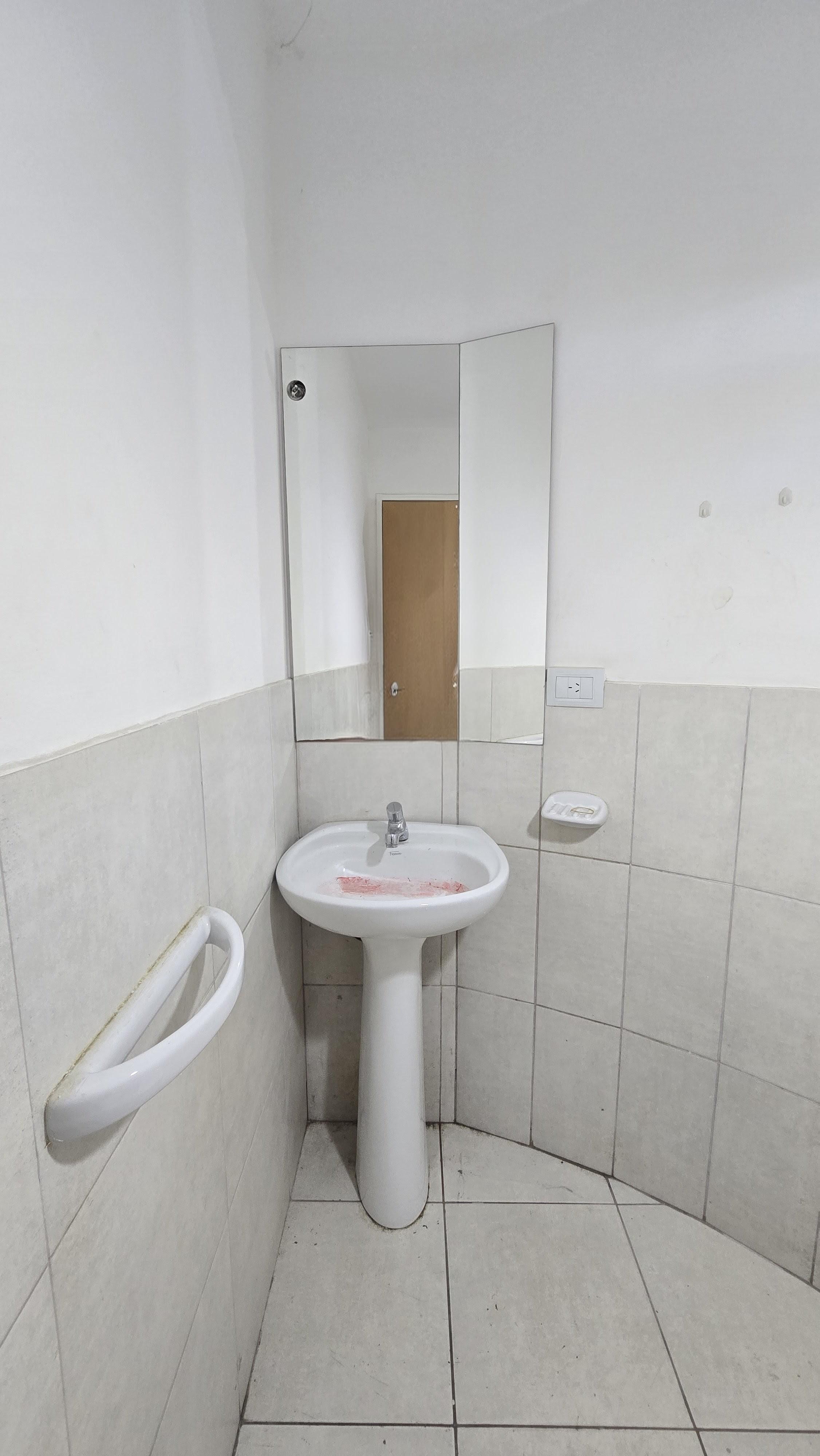 Oficina Amplia con Recepción  Ideal Uso Educativo o Profesional