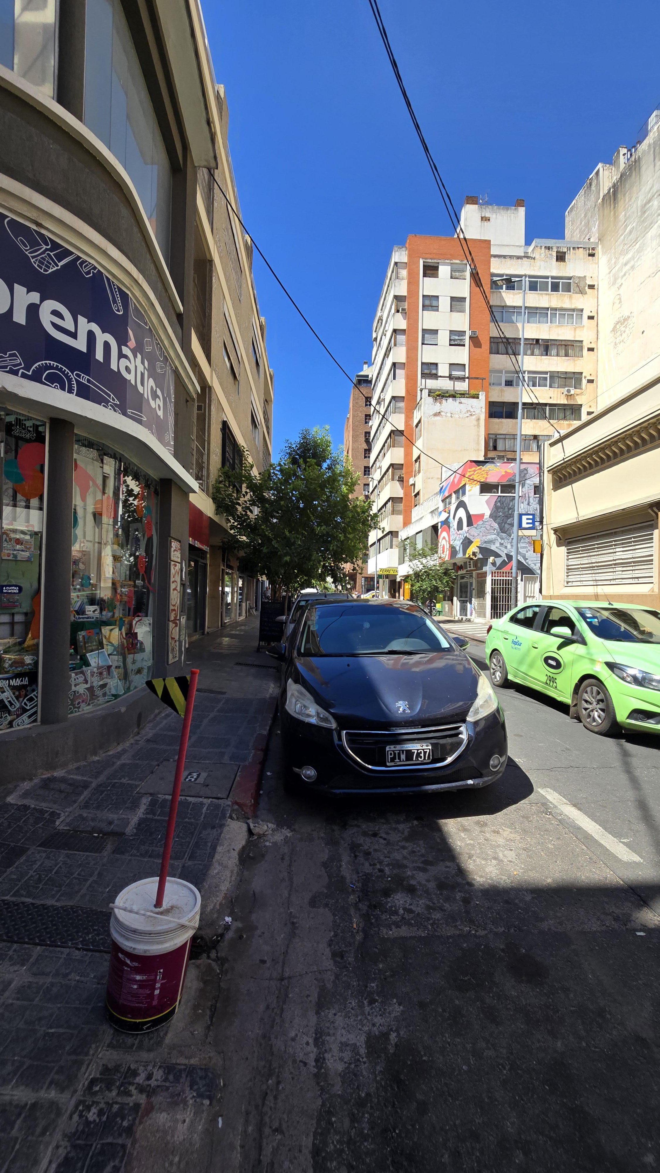 Oficina Amplia con Recepción  Ideal Uso Educativo o Profesional