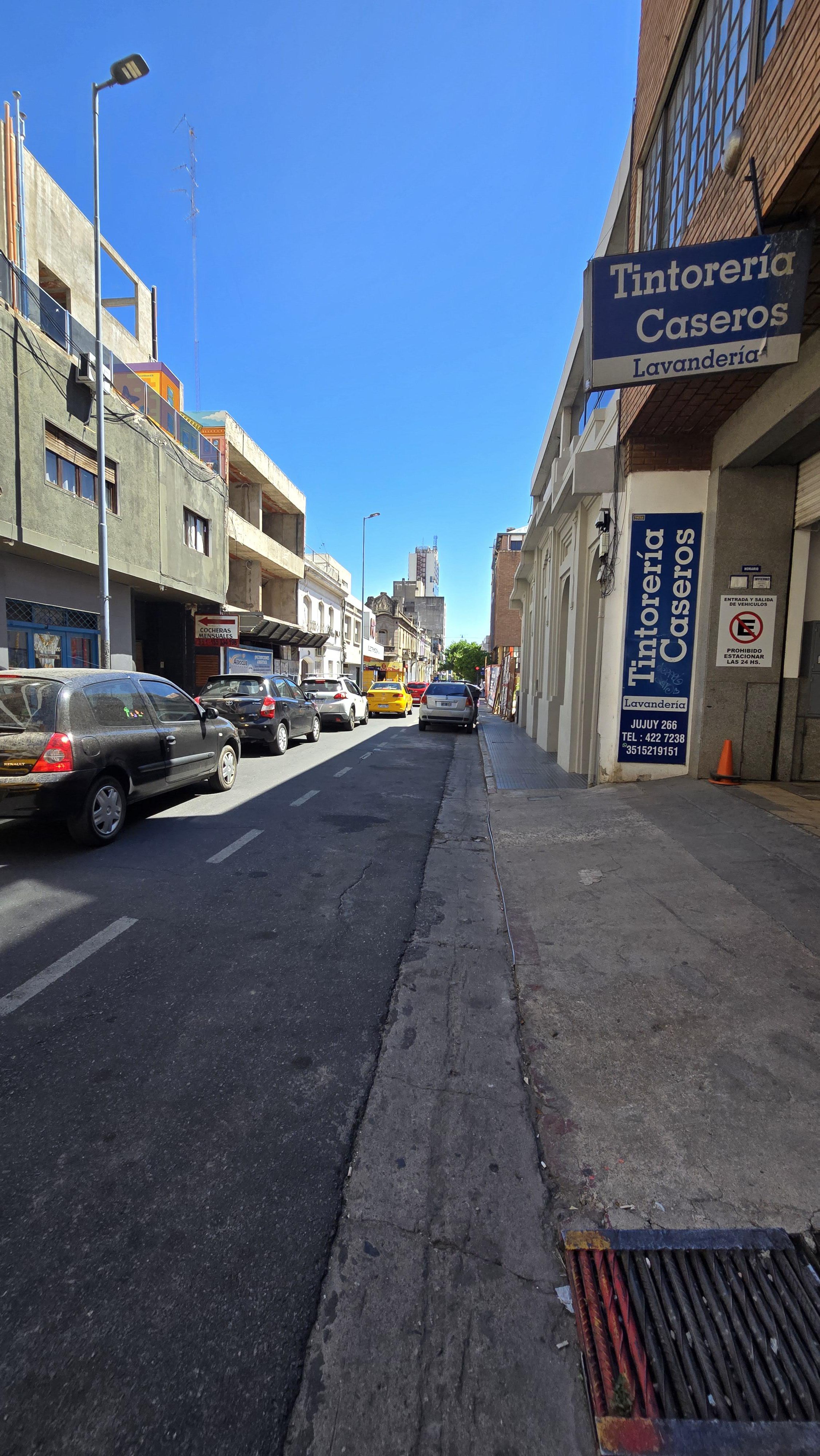 Oficina Amplia con Recepción  Ideal Uso Educativo o Profesional