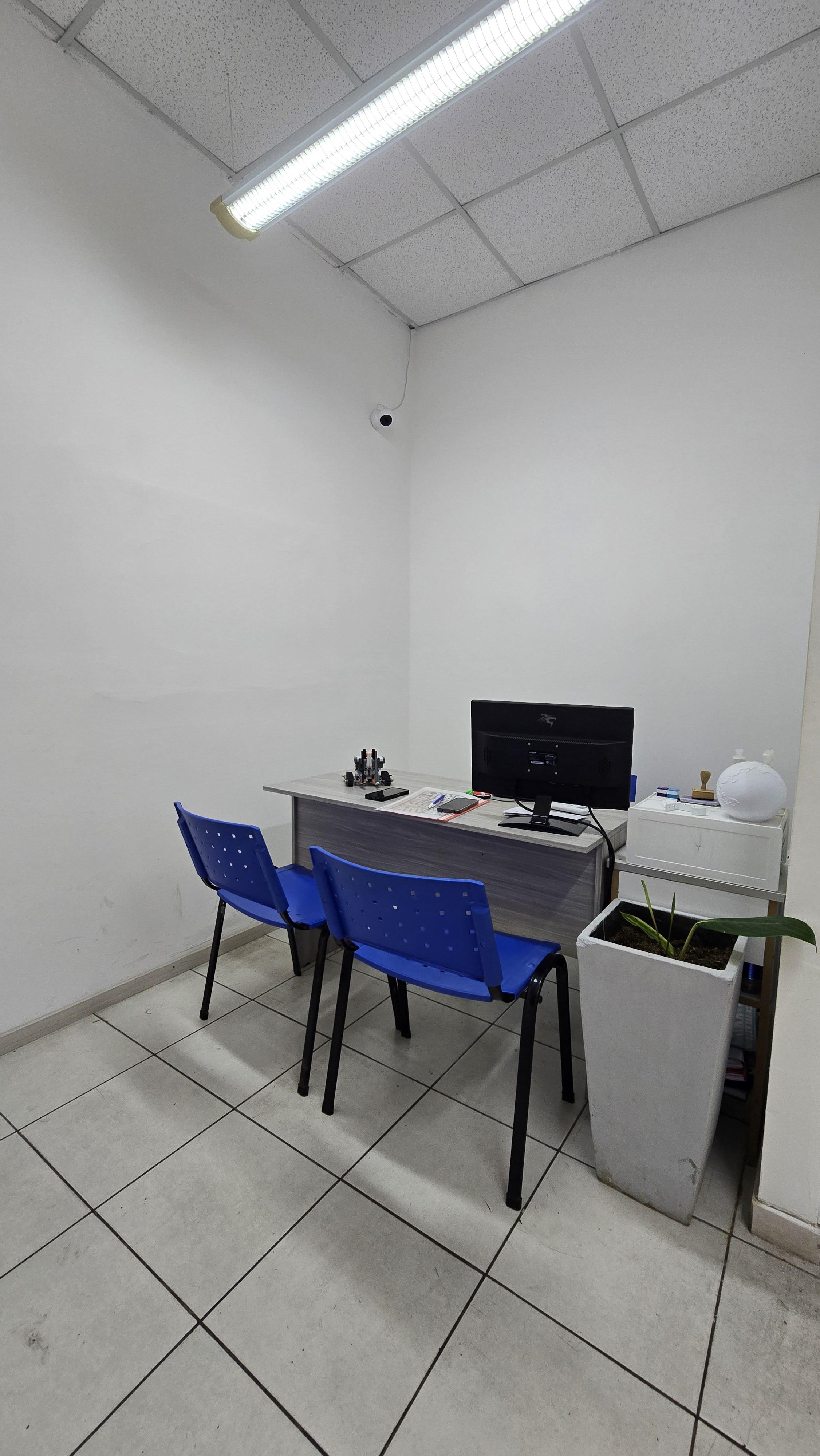 Oficina Amplia con Recepción  Ideal Uso Educativo o Profesional