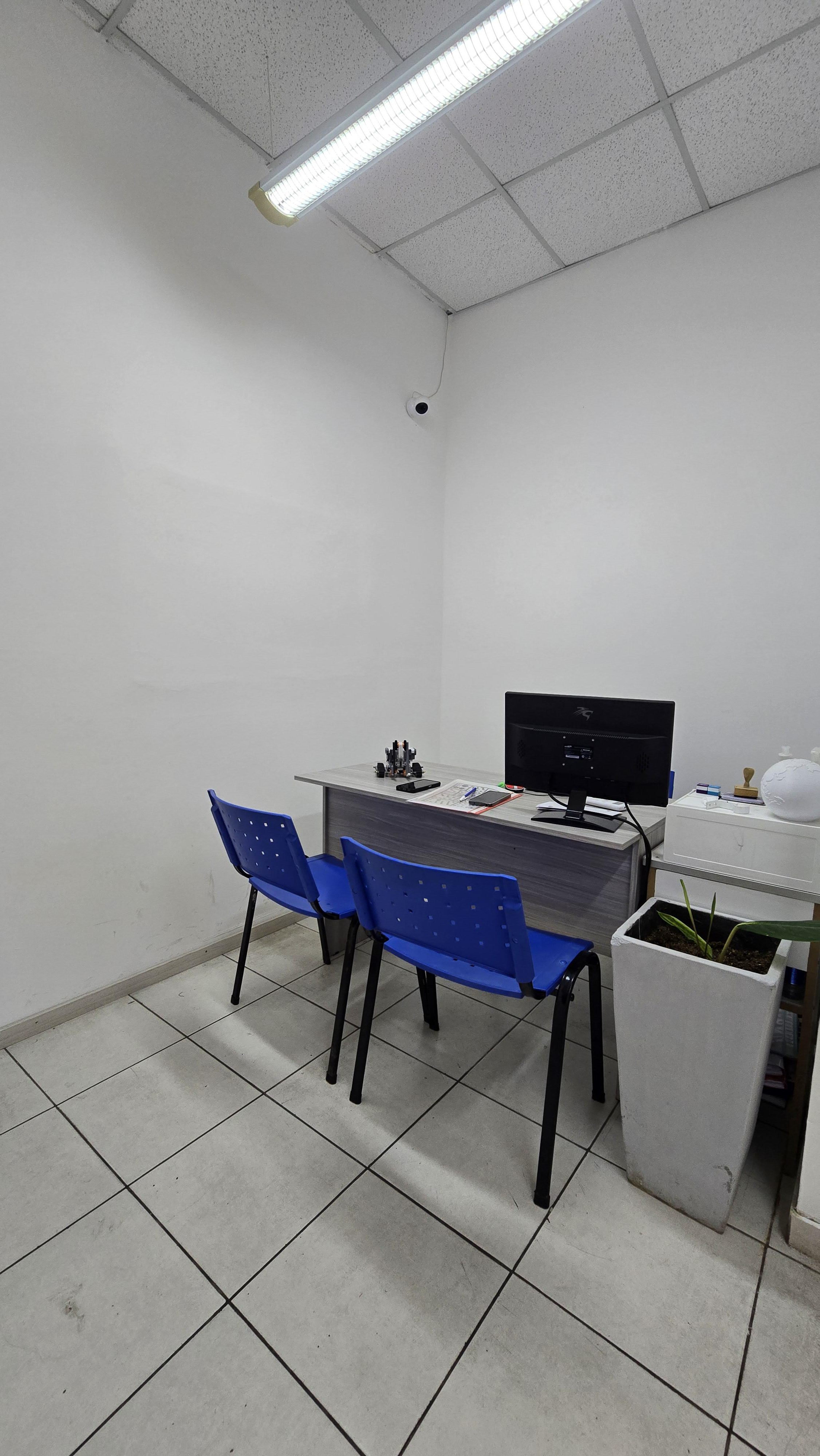 Oficina Amplia con Recepción  Ideal Uso Educativo o Profesional