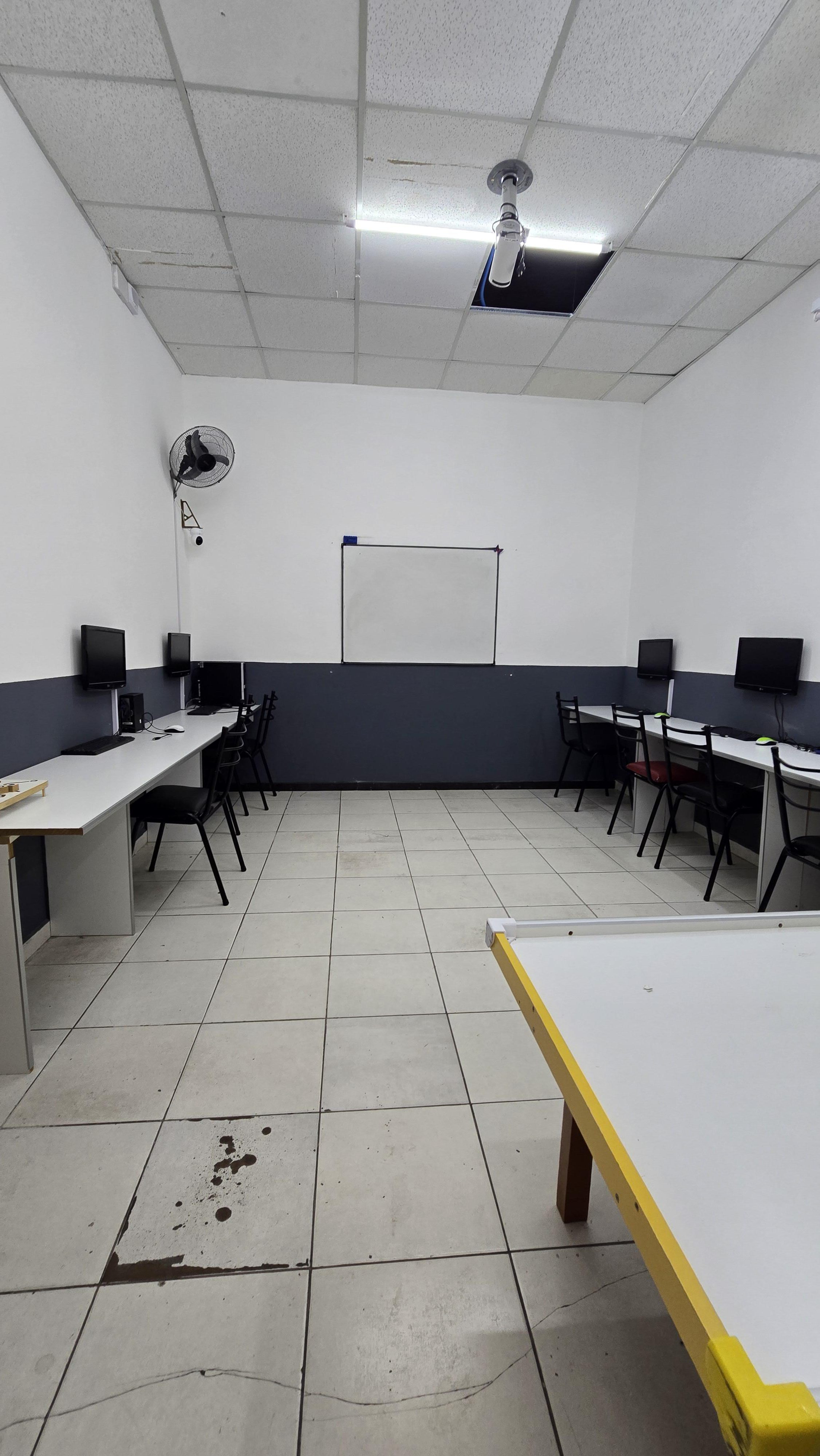 Oficina Amplia con Recepción  Ideal Uso Educativo o Profesional