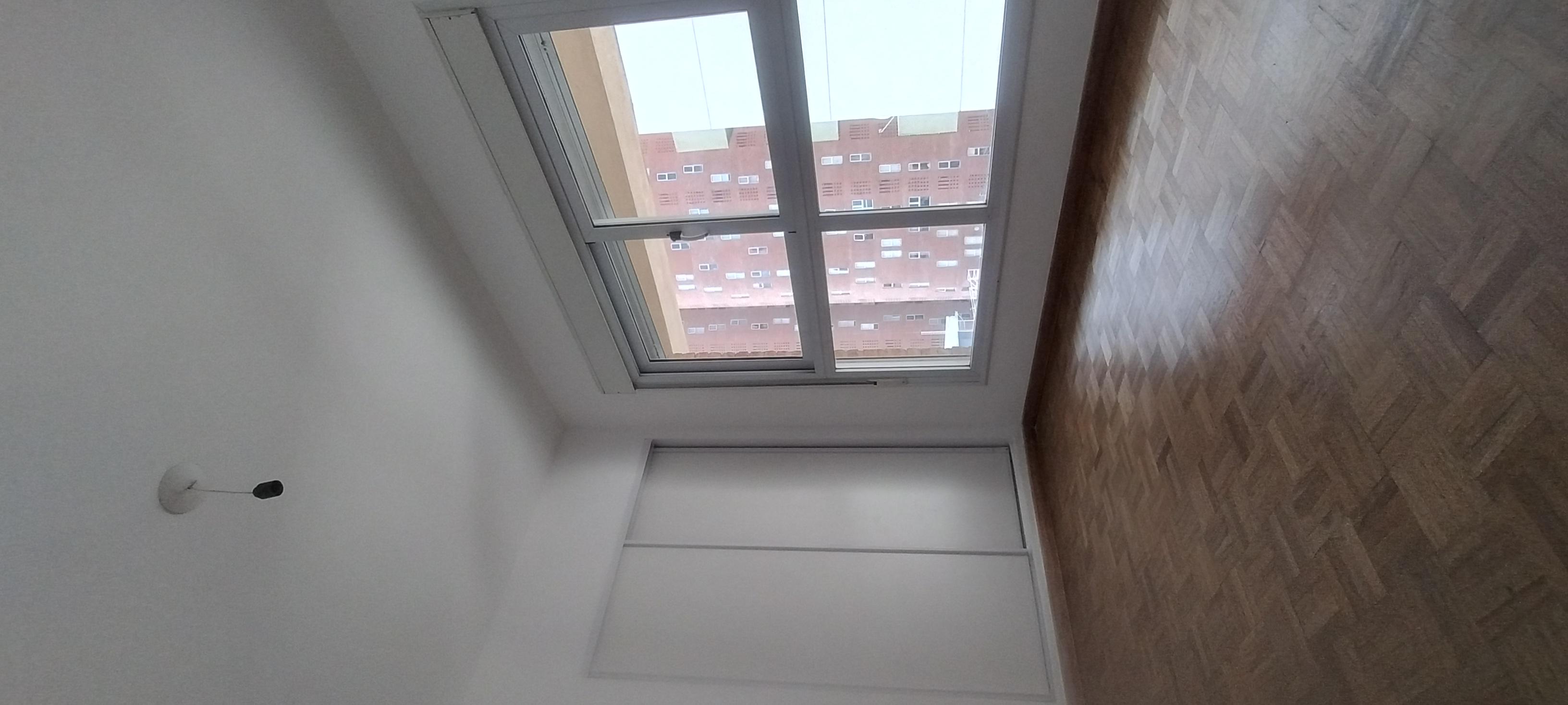 Departamento de 2 Dorm con Balcón y Cochera. Muy Luminoso!