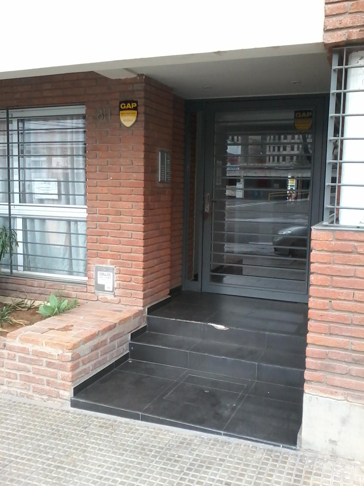 Departamento de 2 Dorm con Balcón y Cochera. Muy Luminoso!