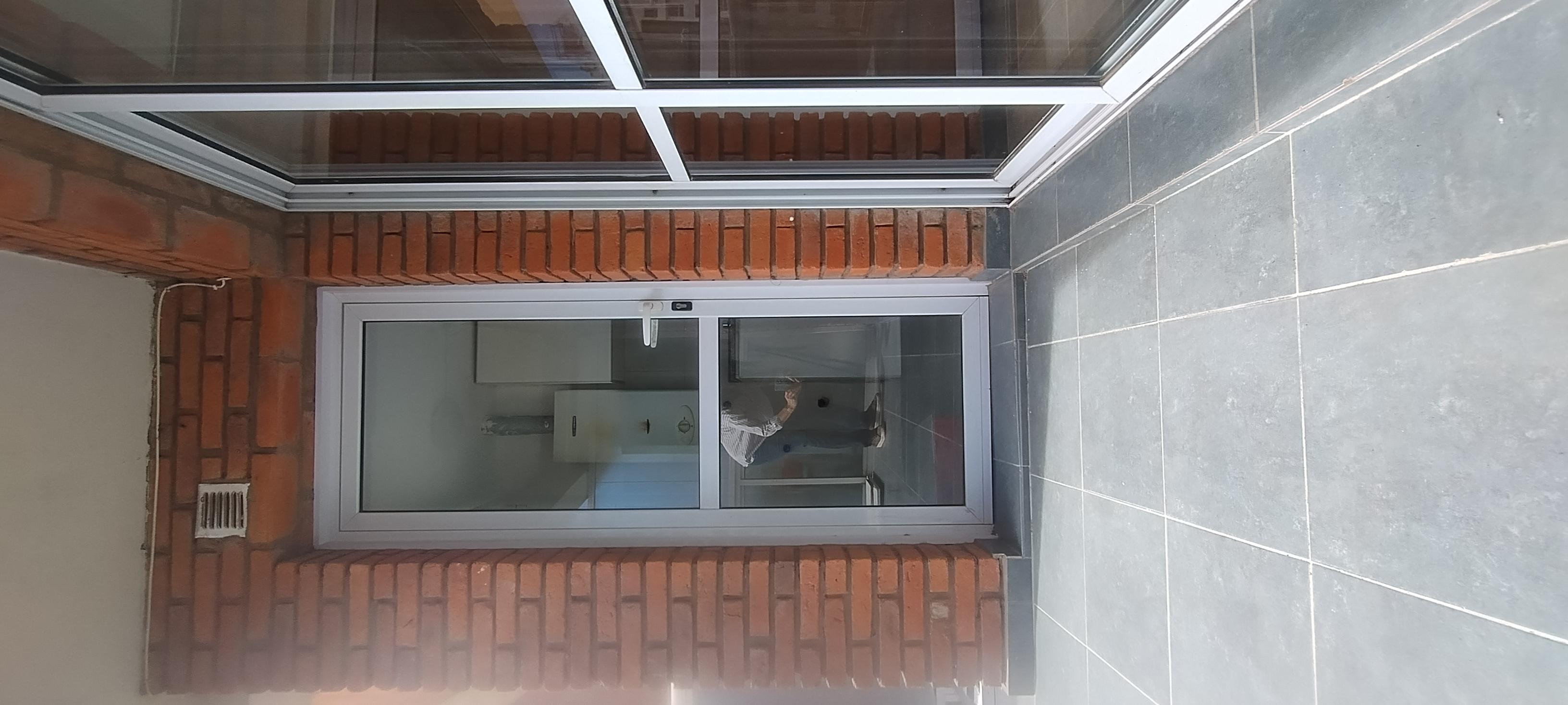 Departamento de 2 Dorm con Balcón y Cochera. Muy Luminoso!