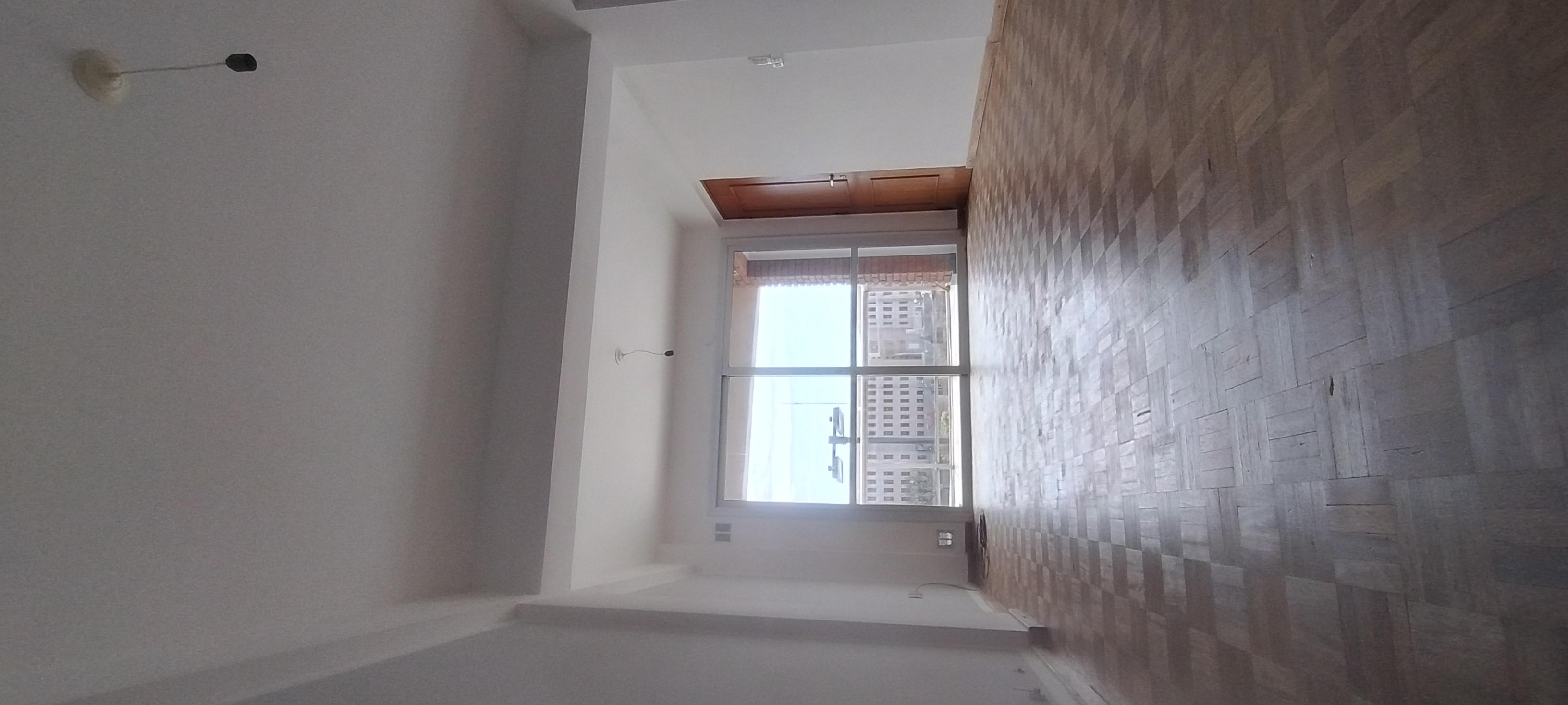 Departamento de 2 Dorm con Balcón y Cochera. Muy Luminoso!