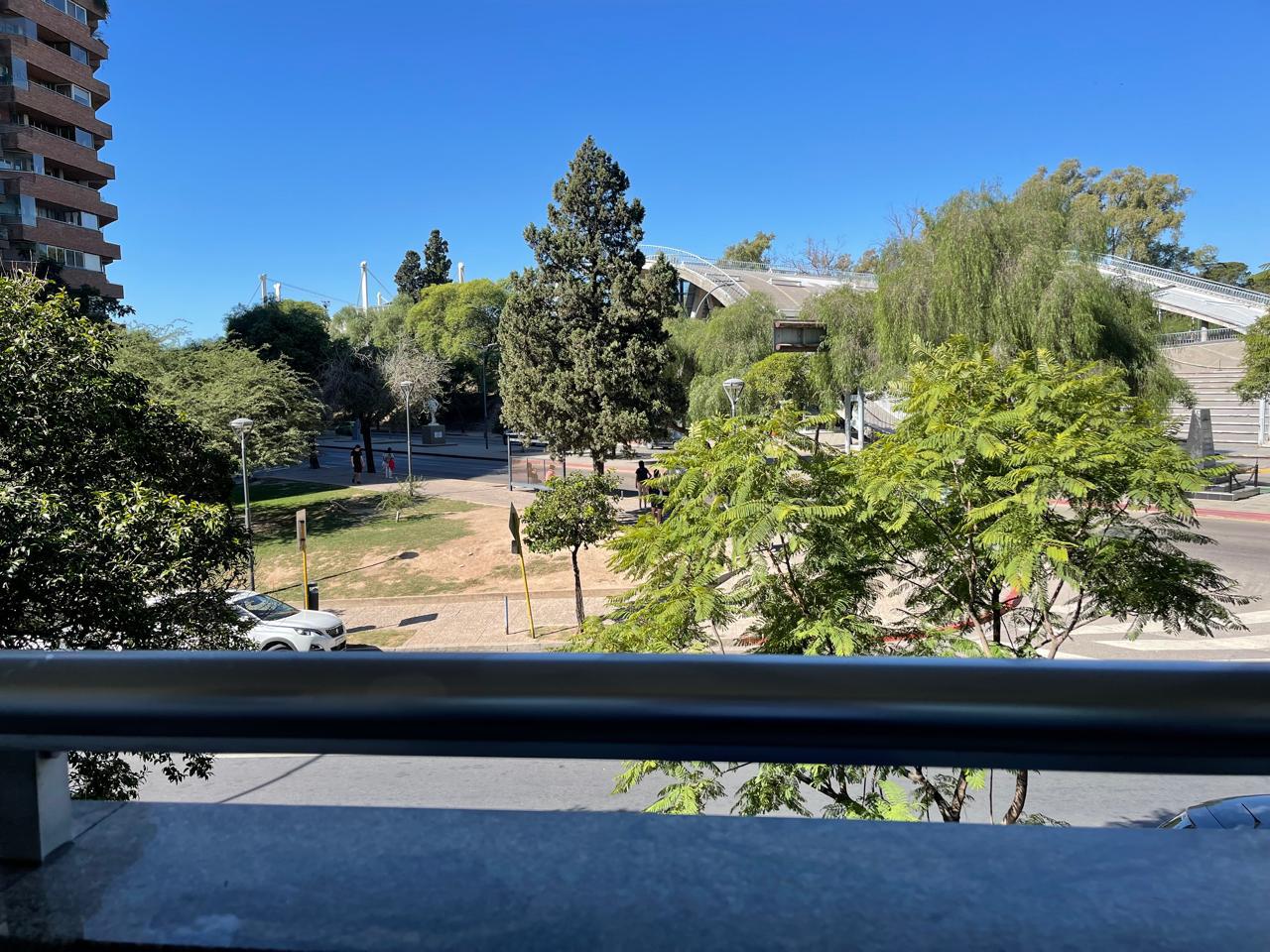 NVA CORDOBA: OBISPO SALGUERO 826 FRENTE AL PARQUE SARMIENTO SEMIPISO DE 3 DOR CCOCHERA  Y AMENITIES