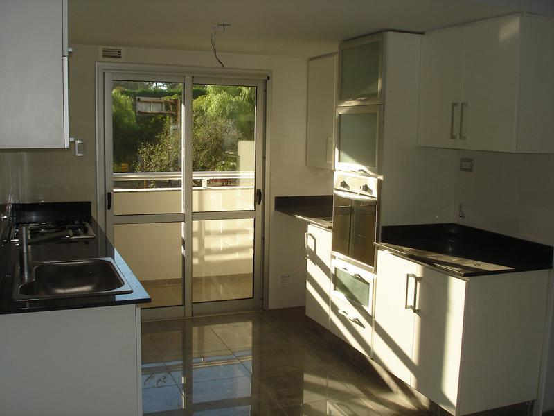 NVA CORDOBA: OBISPO SALGUERO 826 FRENTE AL PARQUE SARMIENTO SEMIPISO DE 3 DOR CCOCHERA  Y AMENITIES