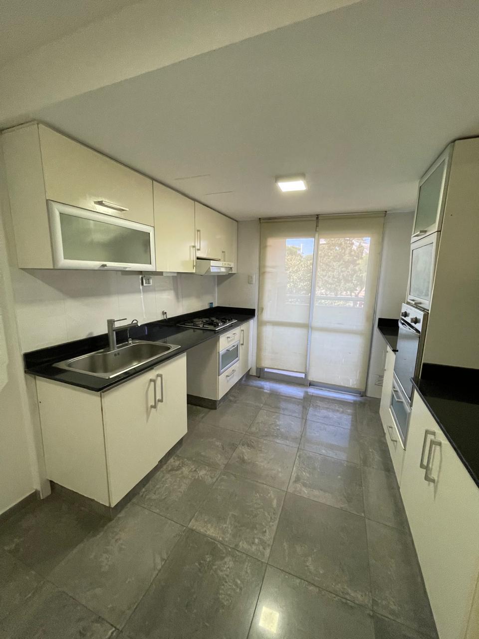 NVA CORDOBA: OBISPO SALGUERO 826 FRENTE AL PARQUE SARMIENTO SEMIPISO DE 3 DOR CCOCHERA  Y AMENITIES