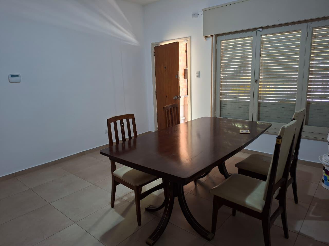 ALQUILO CASA BARRIO OBSERVATORIO DOS DORMITORIOS CON PATIO.