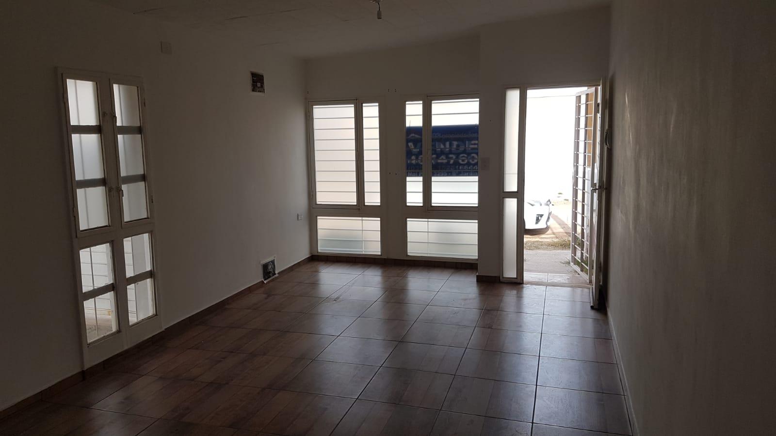 Universitario de Horizonte, 2 domitorios, cochera y patio. $620.000