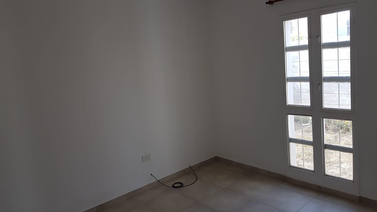 Universitario de Horizonte, 2 domitorios, cochera y patio. $620.000