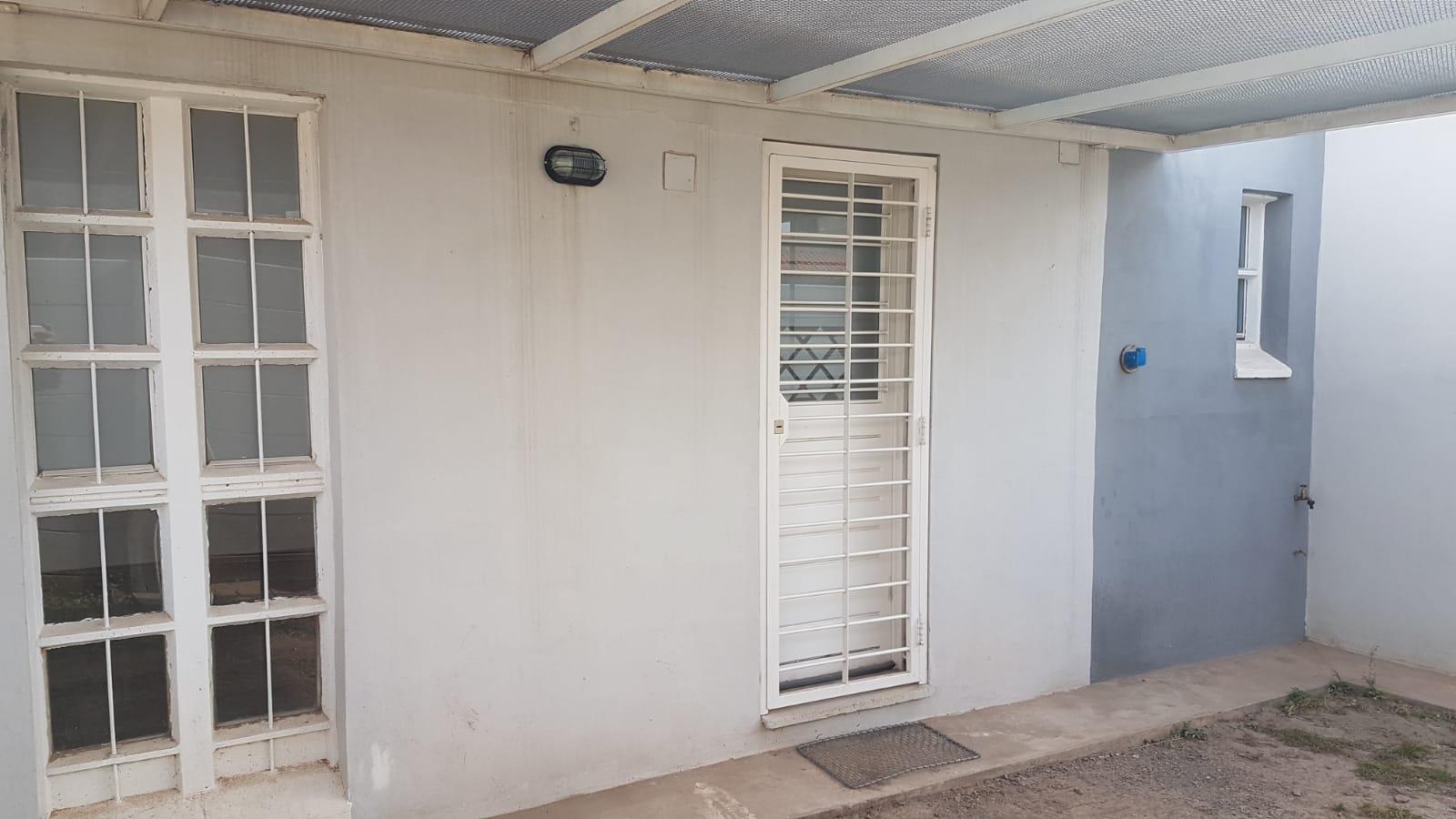 Universitario de Horizonte, 2 domitorios, cochera y patio. $620.000