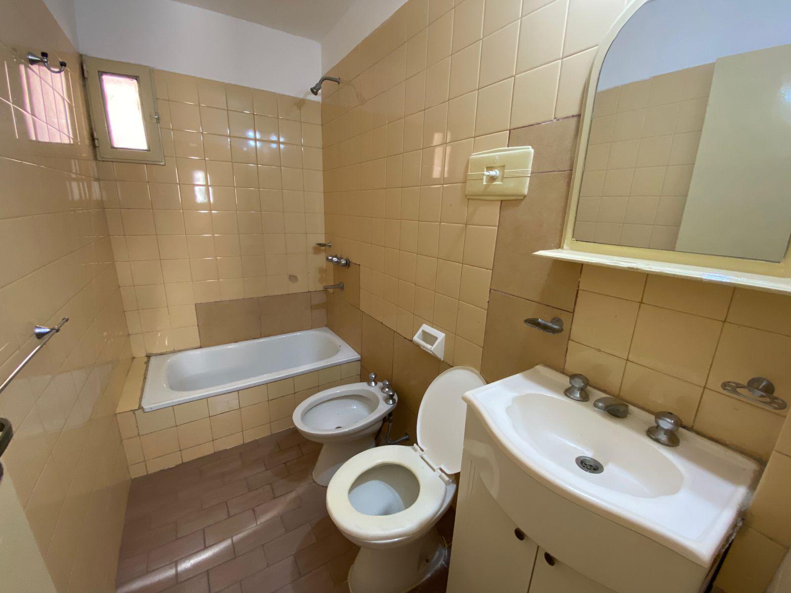 ALQUILER-CENTRO-1 DORM-TIPO DUPLEX-PLANTA BAJA CON PATIO