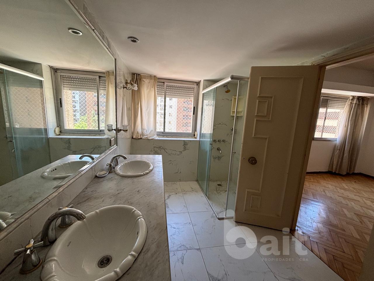 VENDO PISO DE CATEGORIA NUEVA CORDOBA 3 DORMITORIOS CON COCHERA Y BAULERA