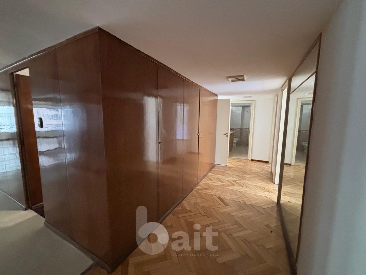 VENDO PISO DE CATEGORIA NUEVA CORDOBA 3 DORMITORIOS CON COCHERA Y BAULERA