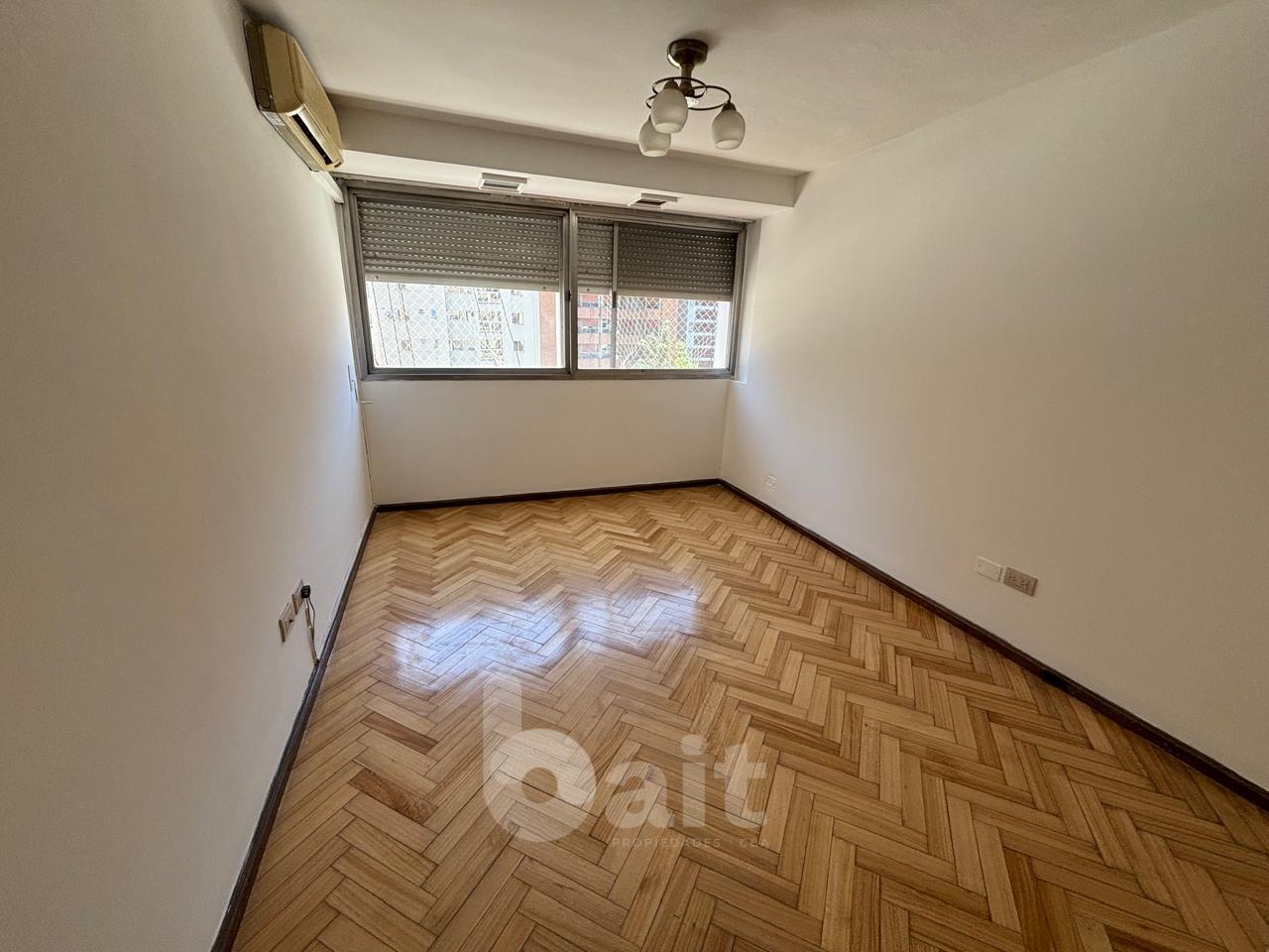 VENDO PISO DE CATEGORIA NUEVA CORDOBA 3 DORMITORIOS CON COCHERA Y BAULERA