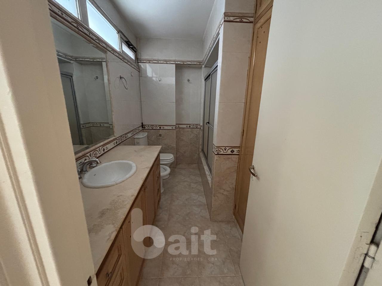 VENDO PISO DE CATEGORIA NUEVA CORDOBA 3 DORMITORIOS CON COCHERA Y BAULERA