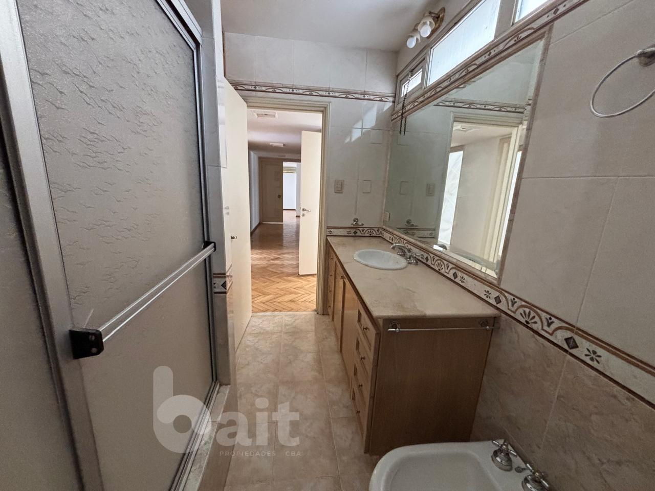 VENDO PISO DE CATEGORIA NUEVA CORDOBA 3 DORMITORIOS CON COCHERA Y BAULERA