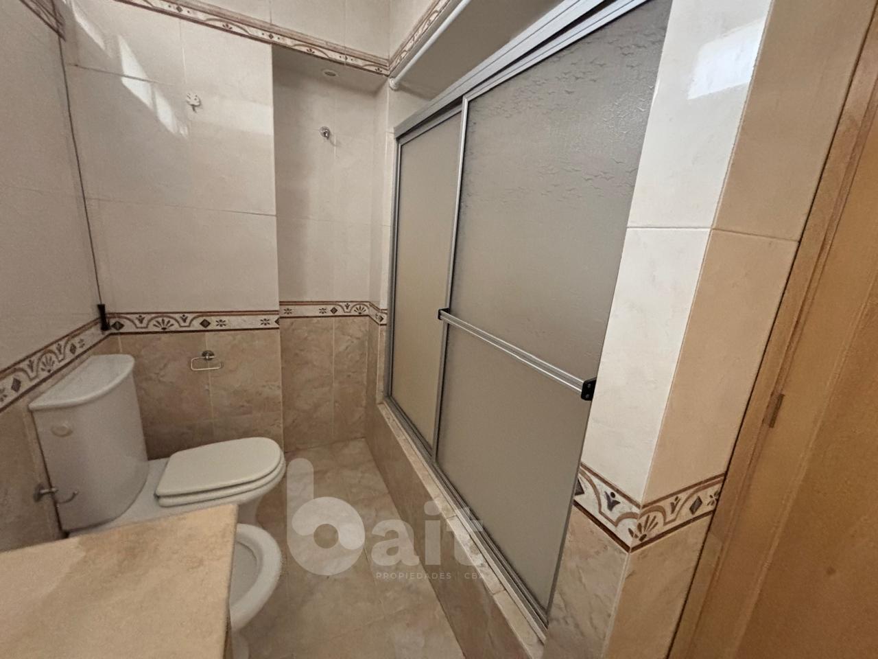 VENDO PISO DE CATEGORIA NUEVA CORDOBA 3 DORMITORIOS CON COCHERA Y BAULERA