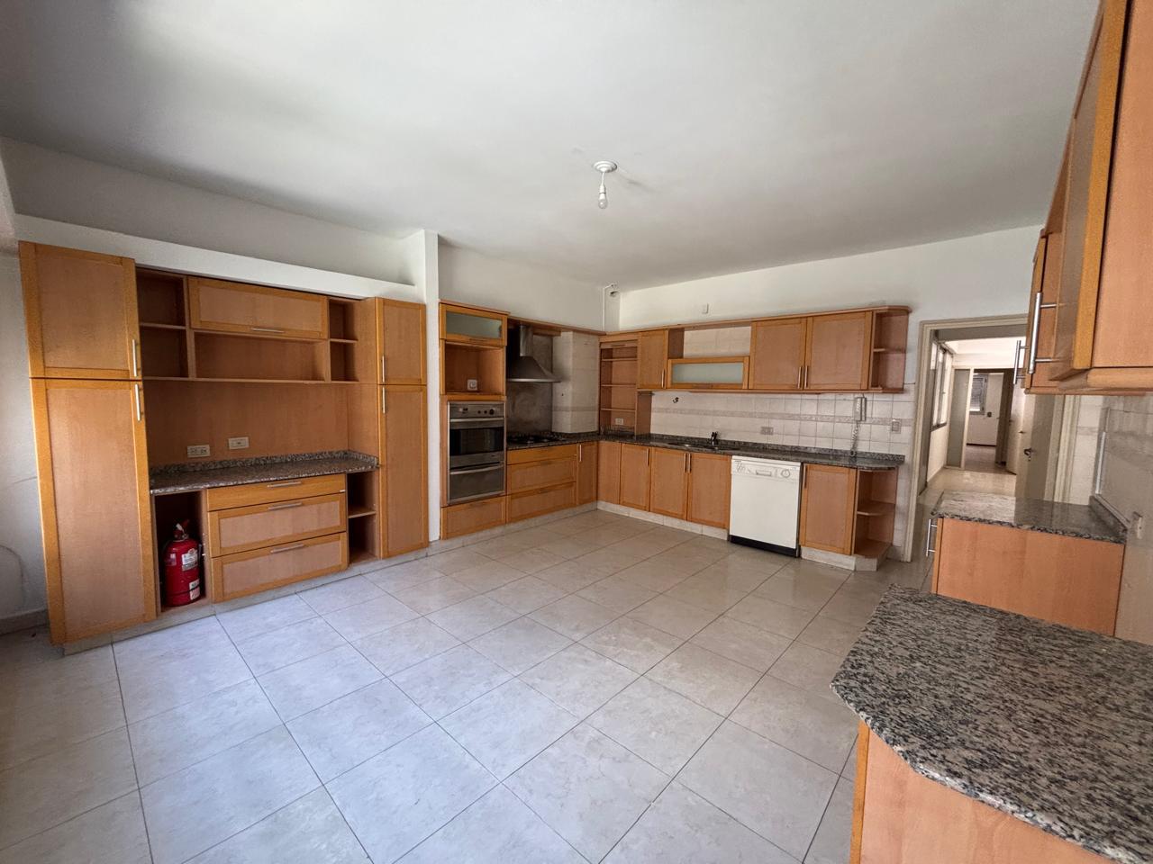 VENDO PISO DE CATEGORIA NUEVA CORDOBA 3 DORMITORIOS CON COCHERA Y BAULERA