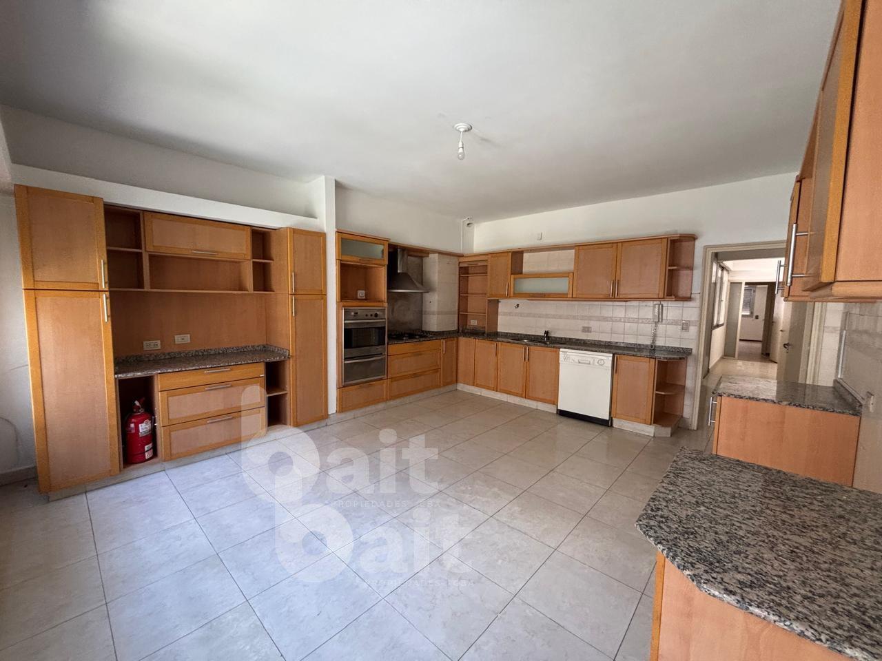 VENDO PISO DE CATEGORIA NUEVA CORDOBA 3 DORMITORIOS CON COCHERA Y BAULERA