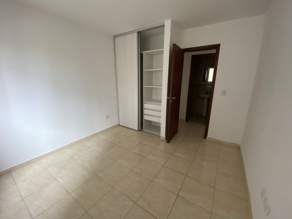 Departamento en Alquiler de 1 dormitorio en Alberdi con Amenities,