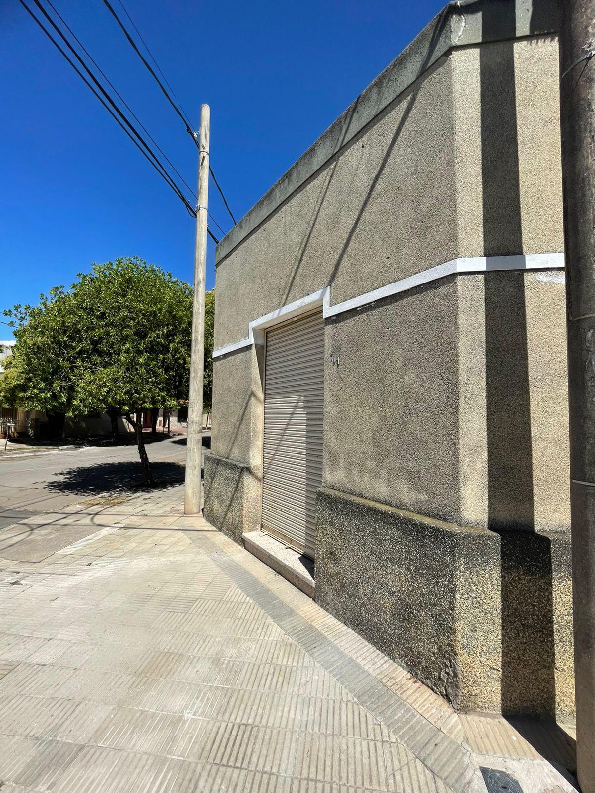 Alquiler local comercial (esquina)- B Gral Bustos (a mtros de Av. Alem)